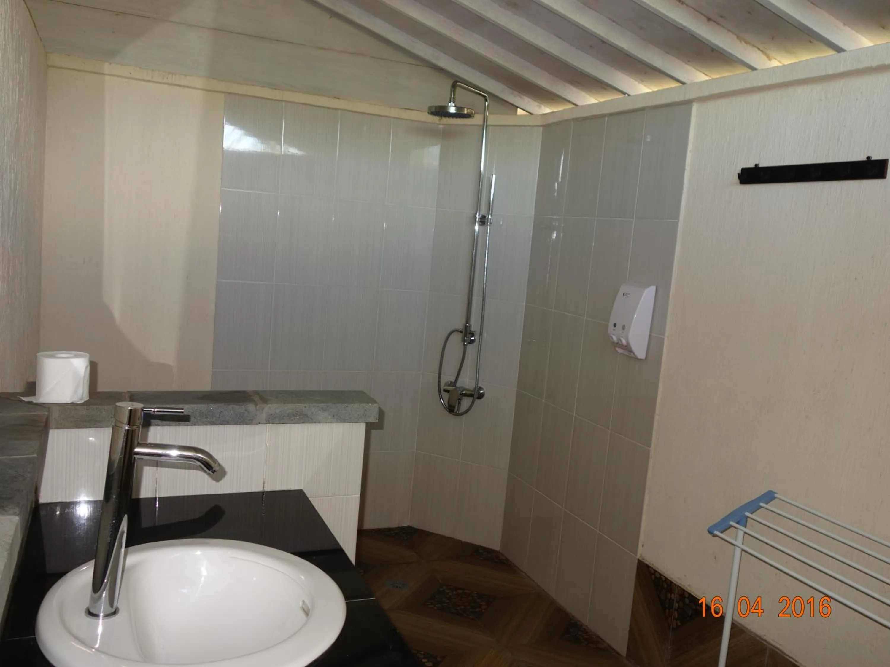 Bathroom in Cliff Park Lembongan