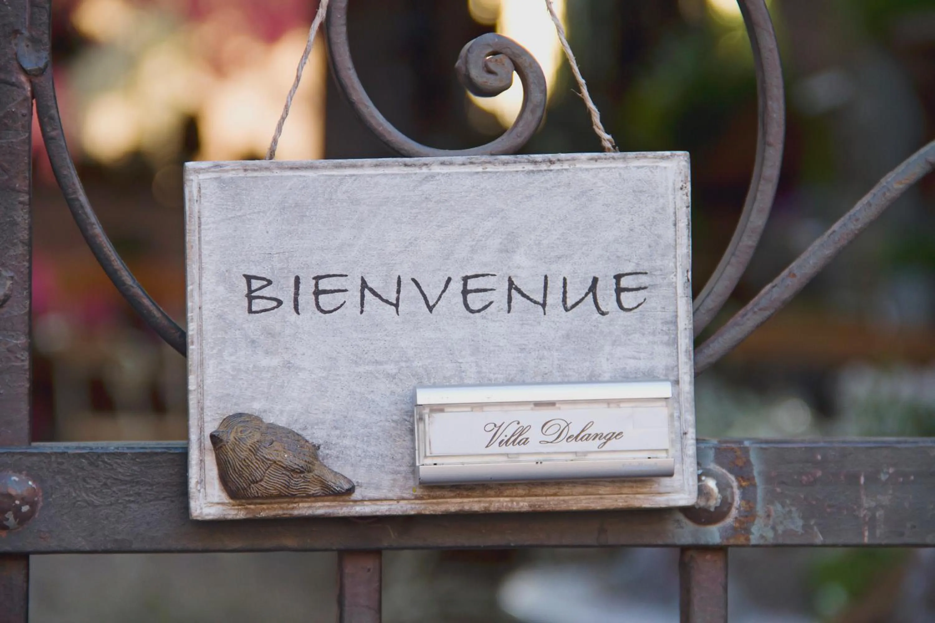 Logo/Certificate/Sign in Villa Delange