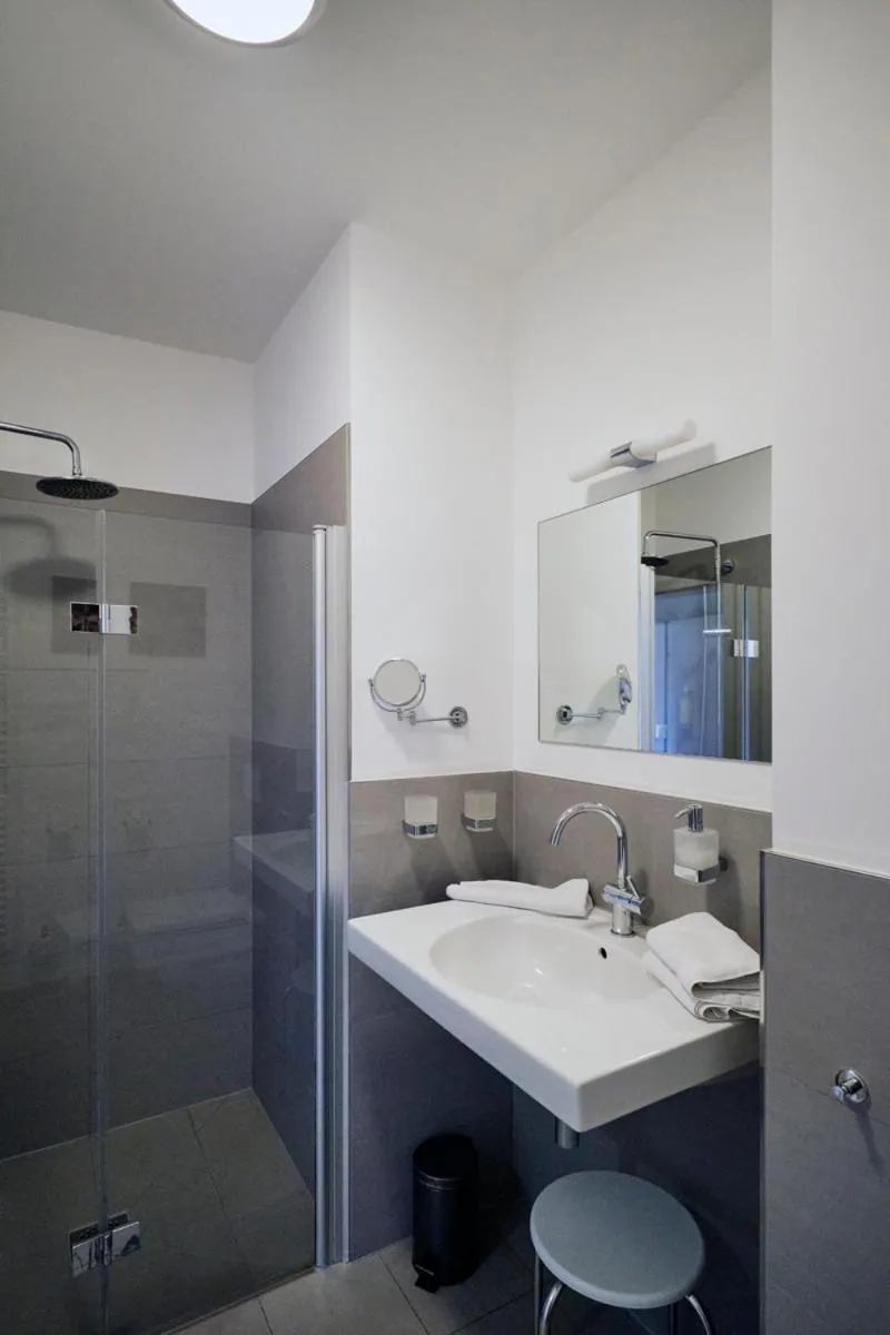 Shower in Villa Delange