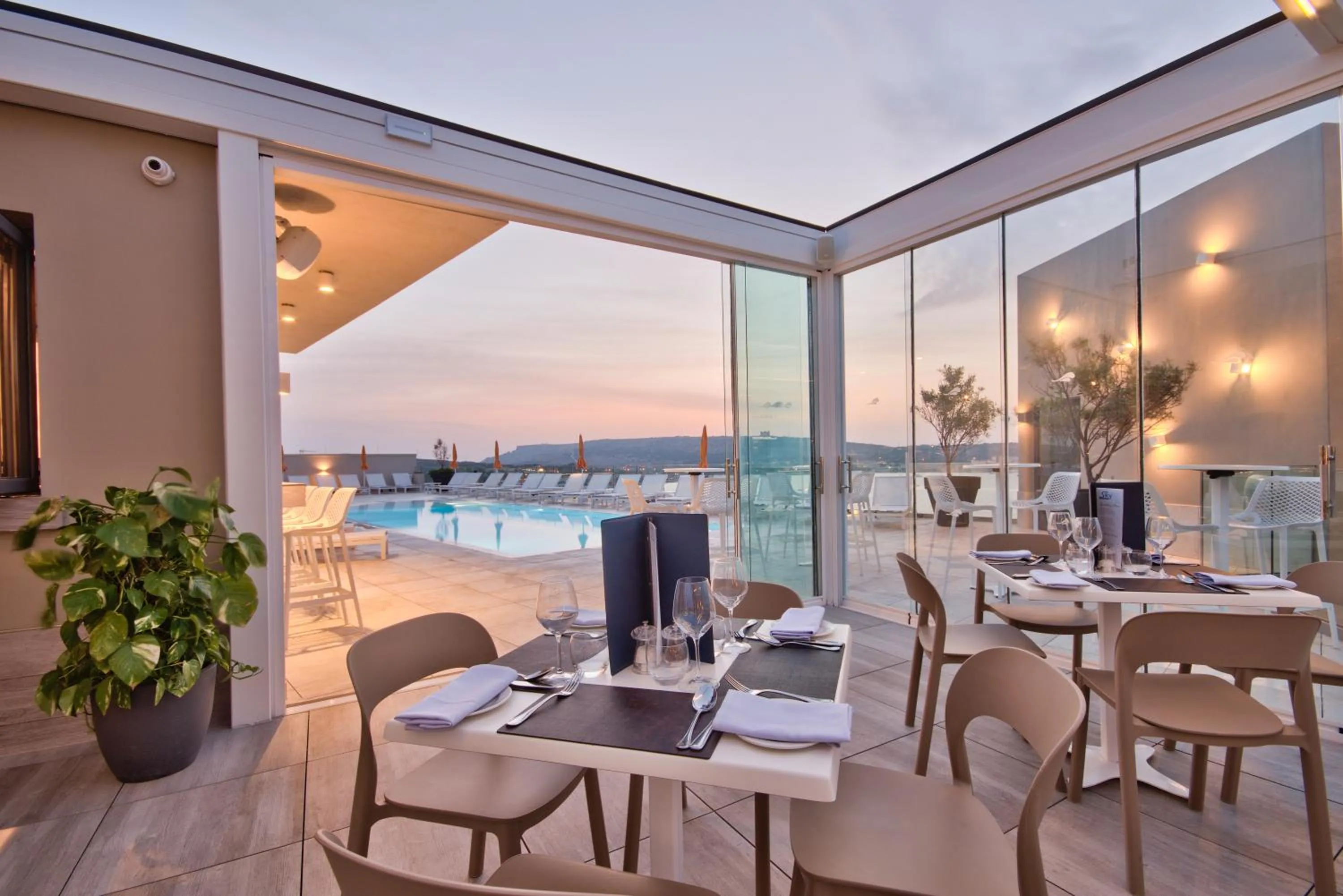 Restaurant/places to eat in Luna Holiday Complex