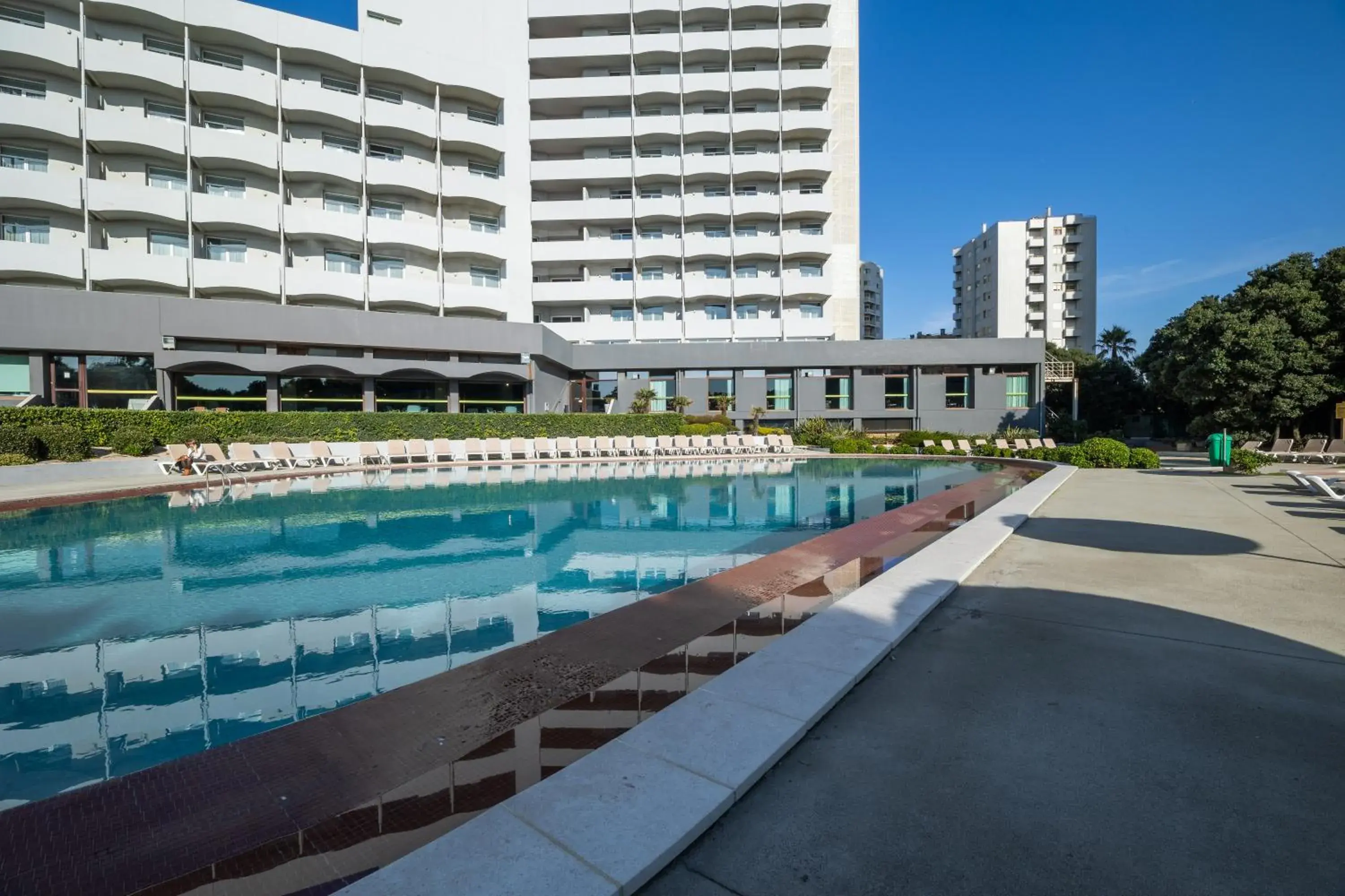 Swimming pool in Axis Vermar Conference & Beach Hotel Swimming pool in Axis Vermar Conference & Beach Hotel