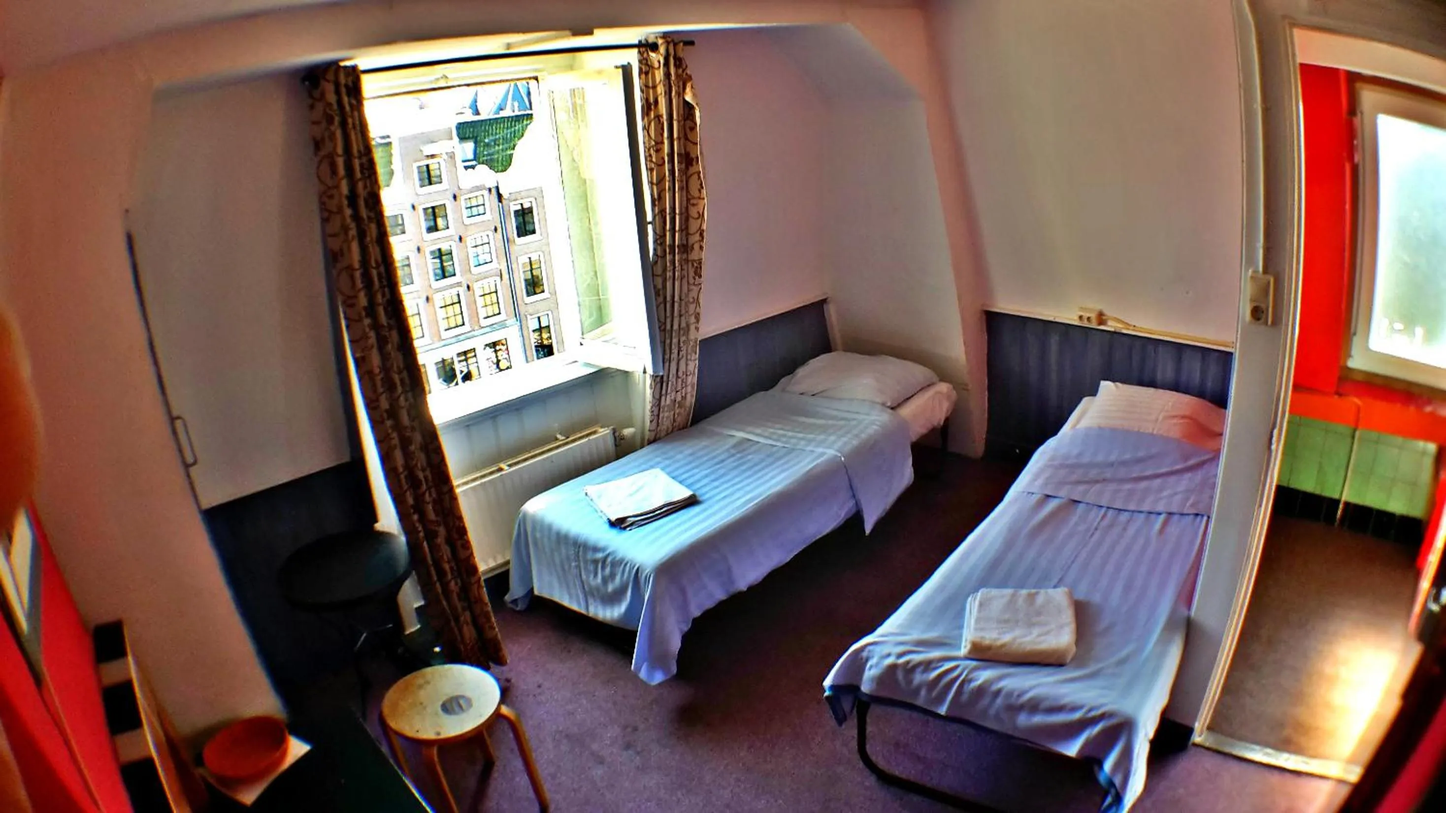 Twin Room with Shared Bathroom in Hotel Tamara