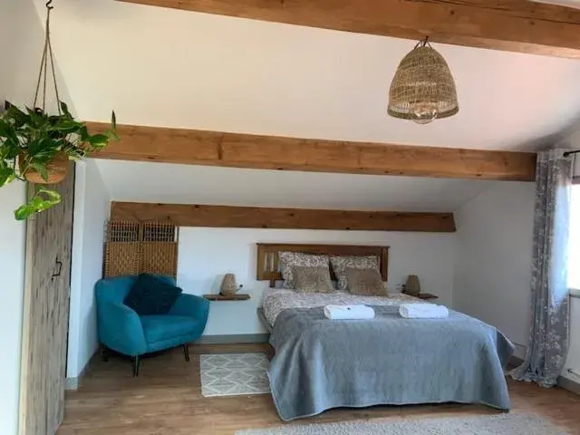 Family Room with Bathroom in Les Glycines Family Room with Bathroom in Les Glycines