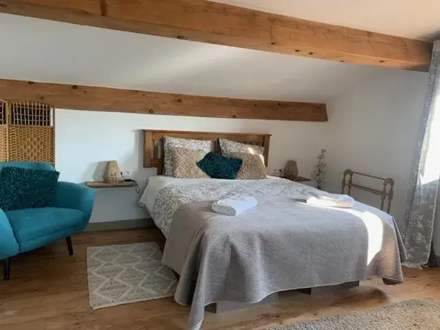Family Room with Bathroom in Les Glycines Family Room with Bathroom in Les Glycines