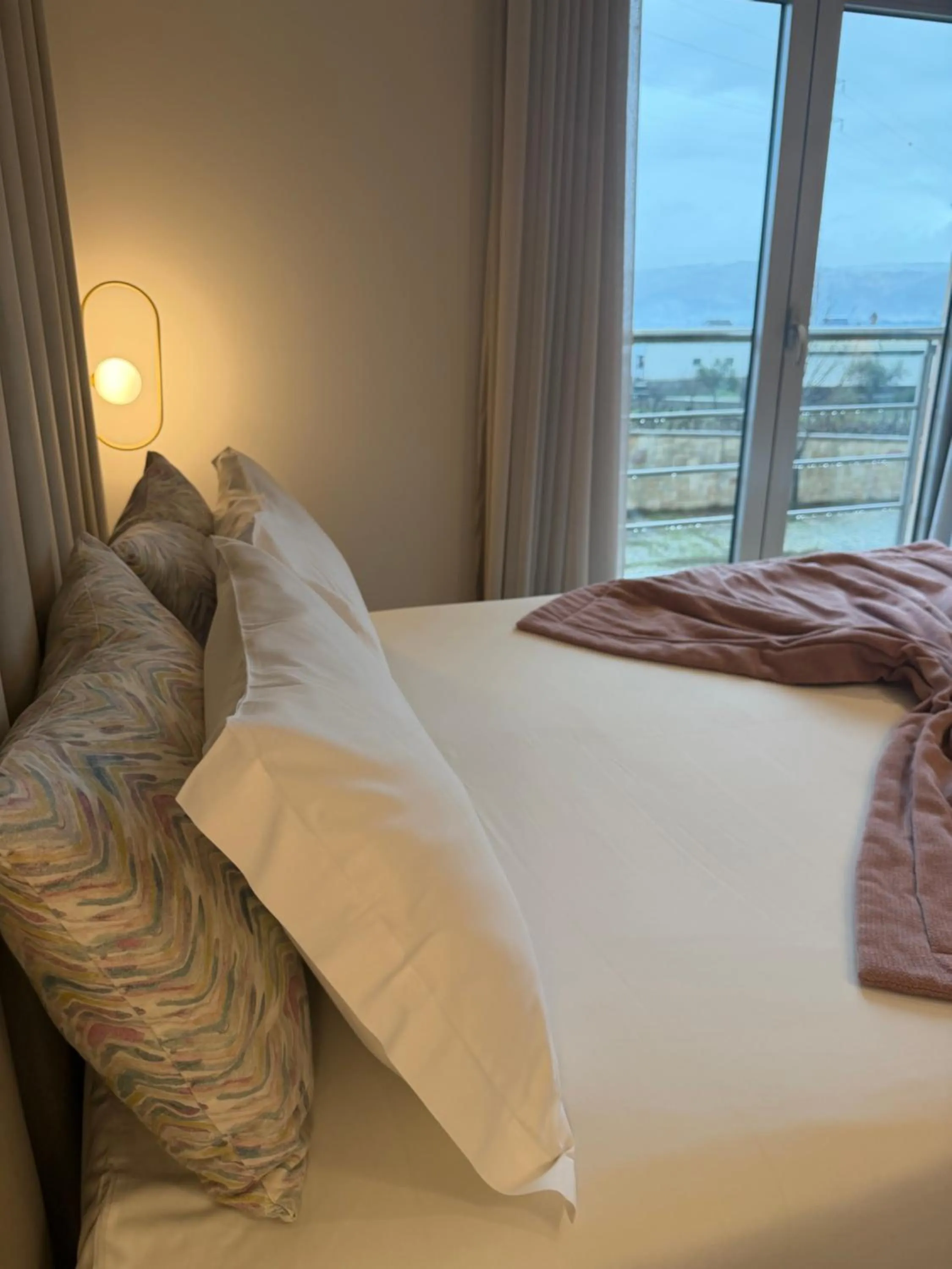 Property building, Bed in Hotel Albergaria Borges