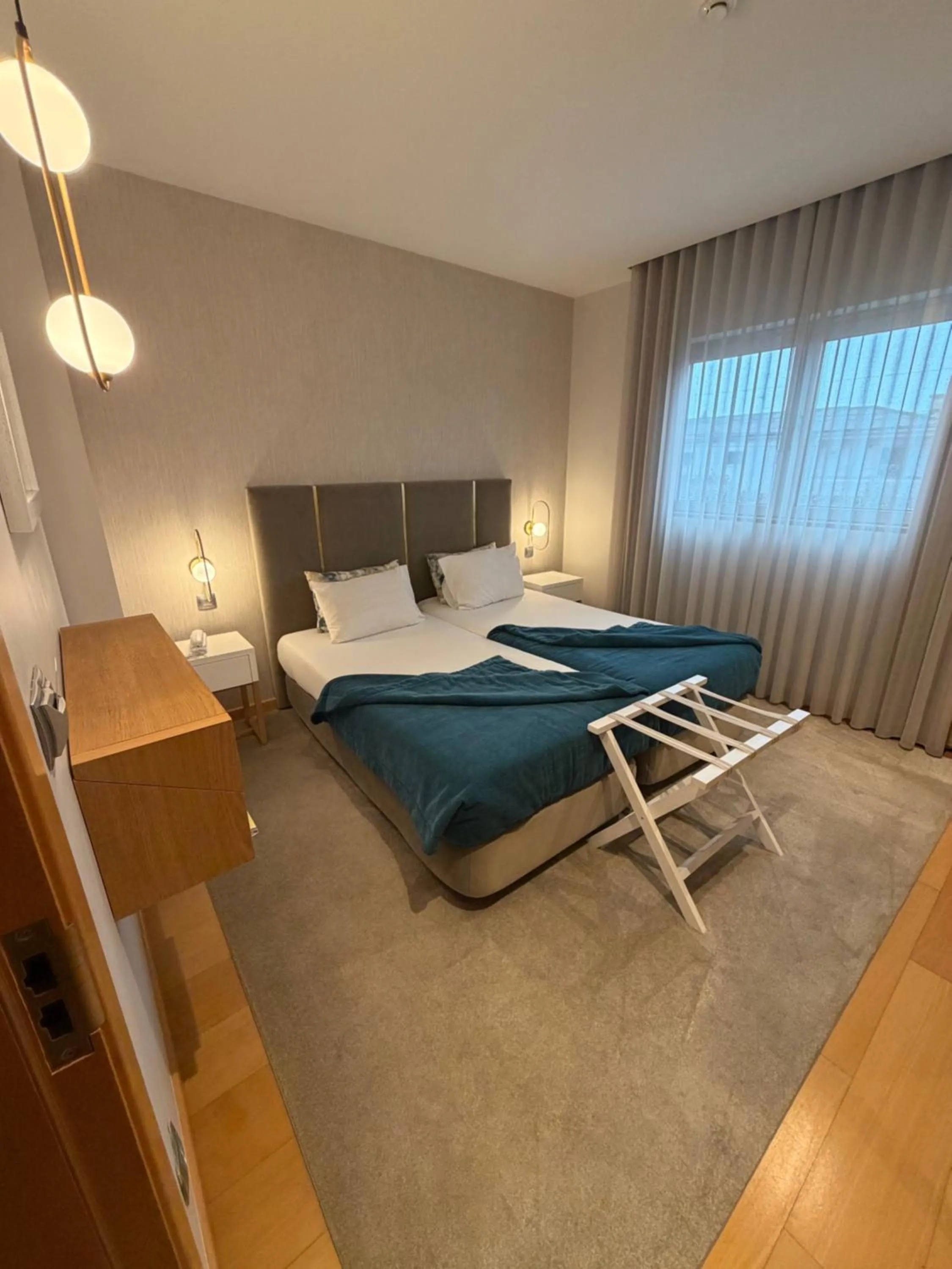 Property building, Bed in Hotel Albergaria Borges