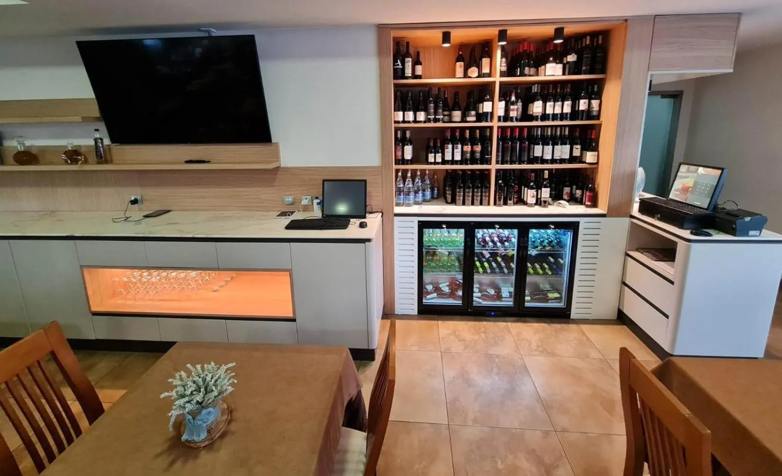 Restaurant/places to eat in Hotel Albergaria Borges