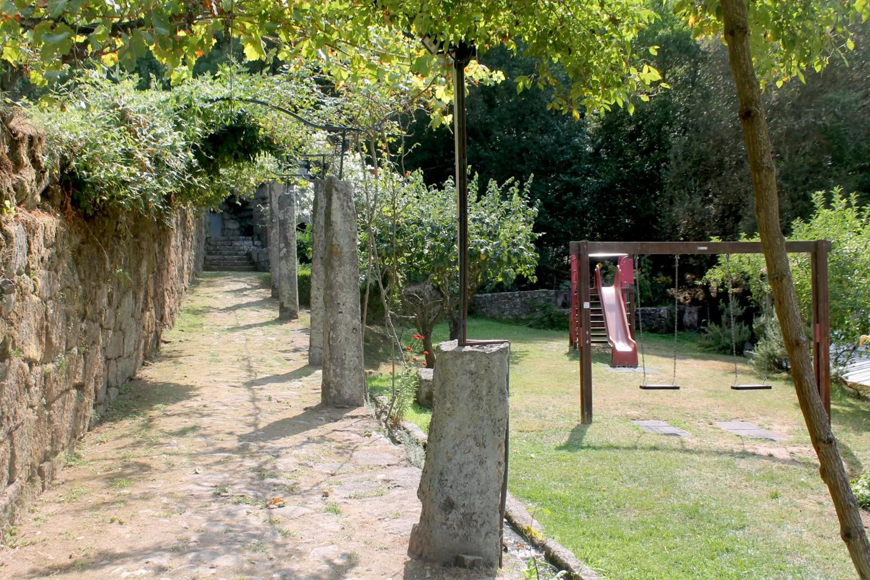 Children play ground in Quinta da Mata - Turismo de Habitação