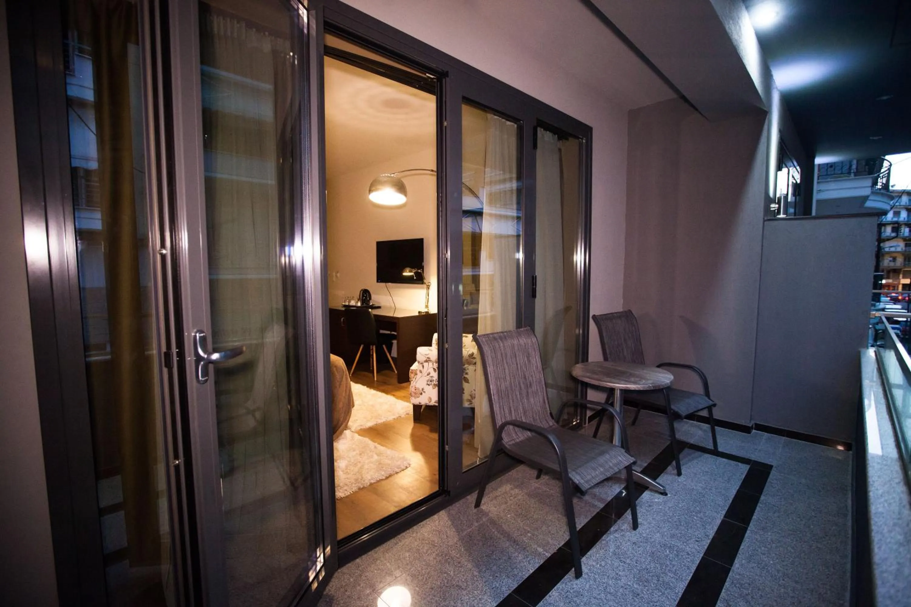 Night in Diamond City Living