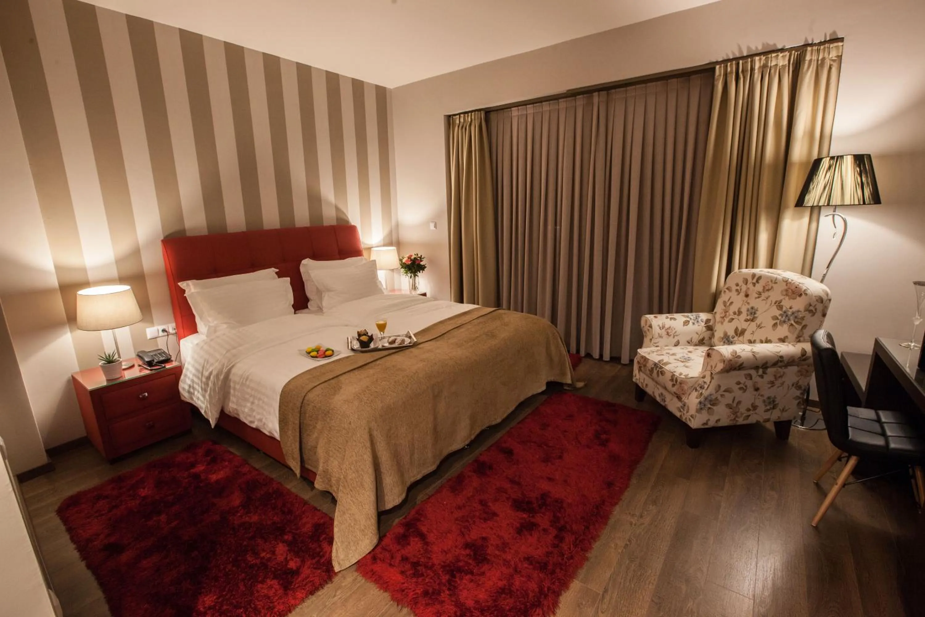 Photo of the whole room, Bed in Diamond City Living