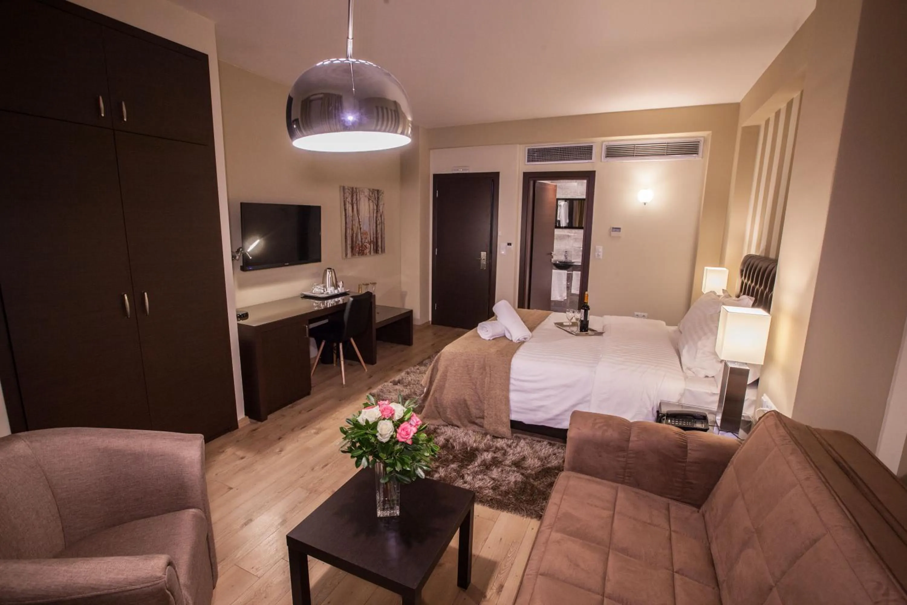 Photo of the whole room, Bed in Diamond City Living