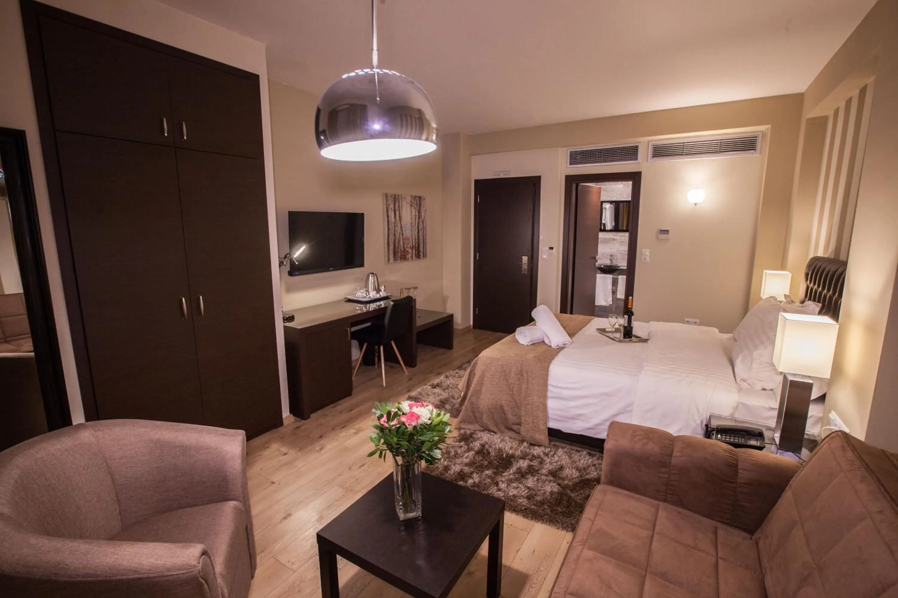 Photo of the whole room, Bed in Diamond City Living