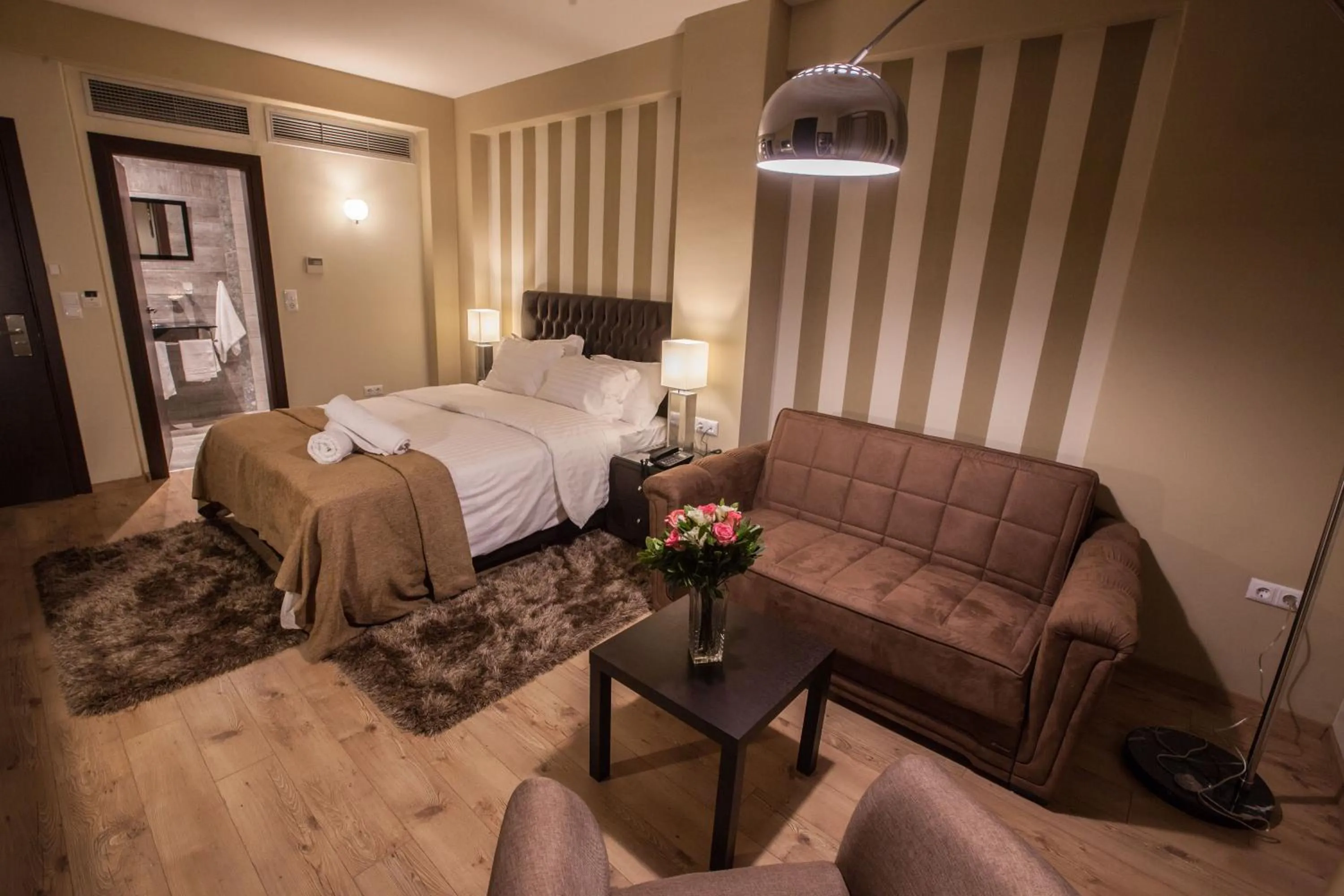 Photo of the whole room, Bed in Diamond City Living