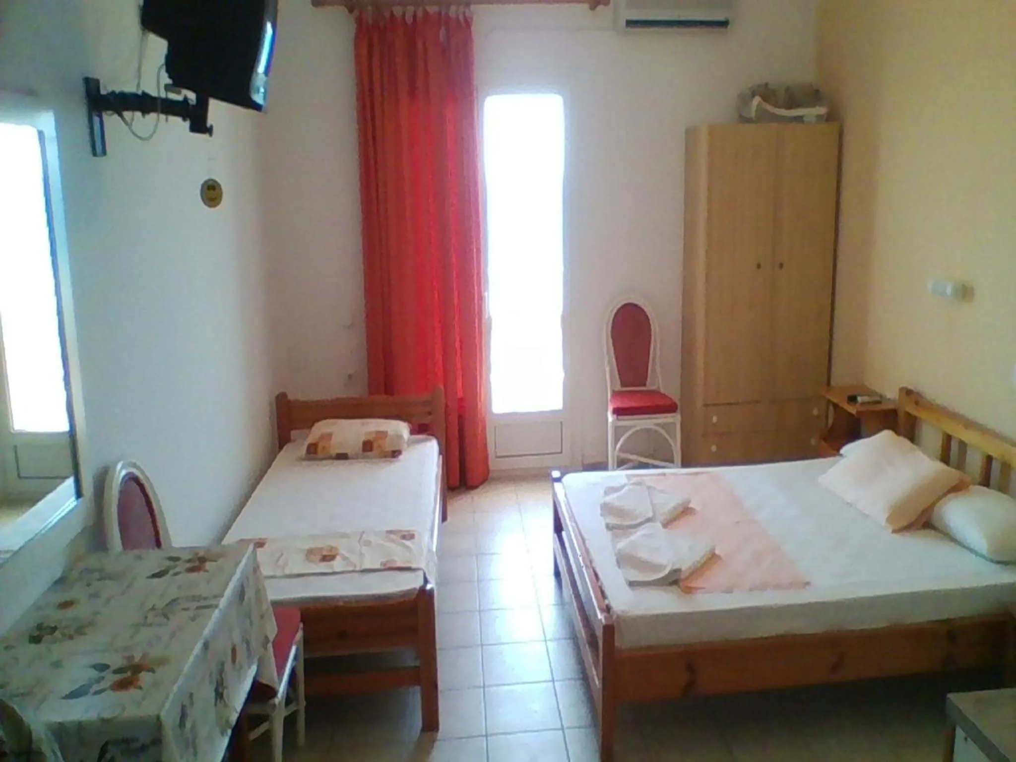 Photo of the whole room, Bed in Apollon