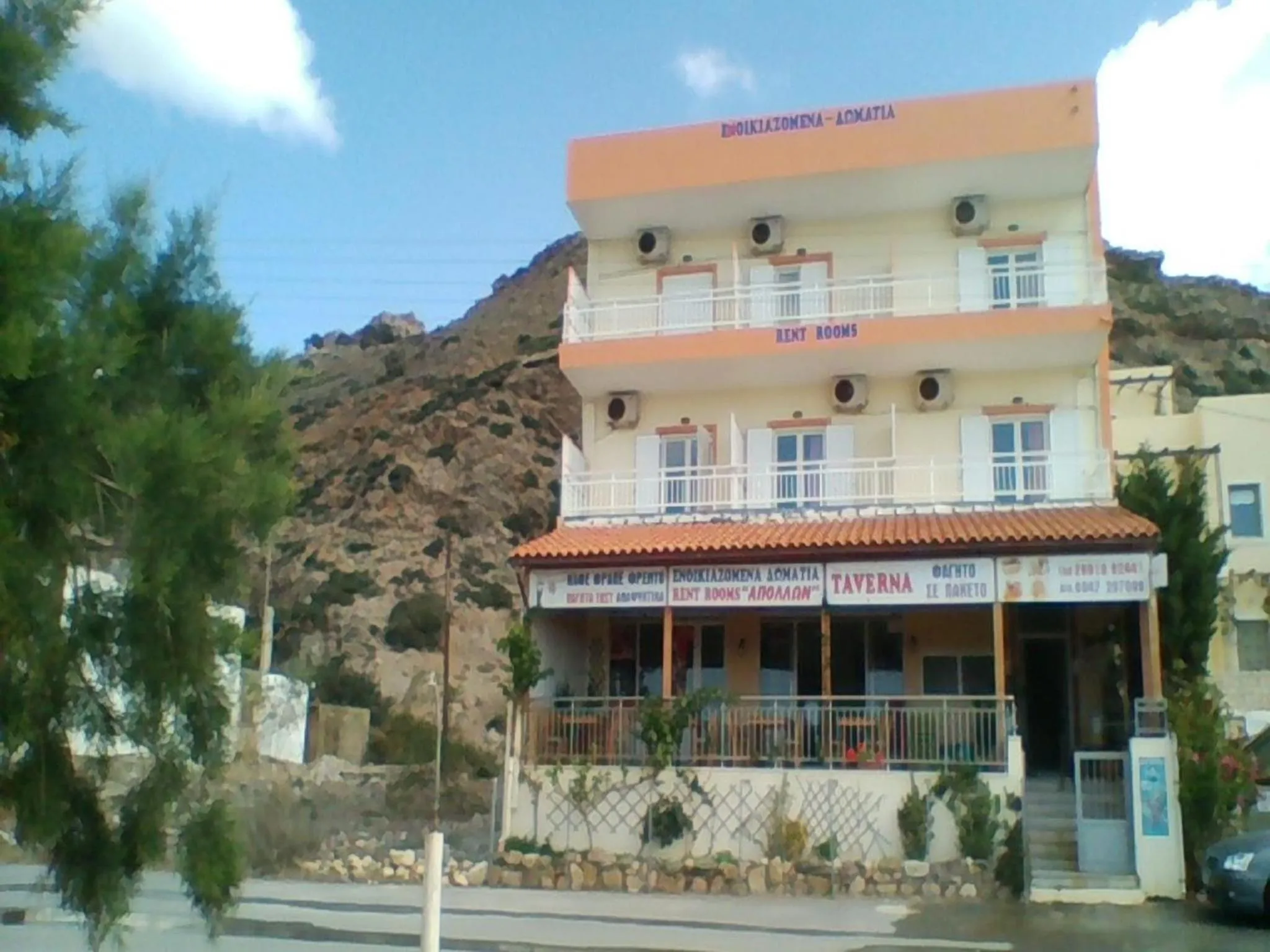 Facade/entrance in Apollon