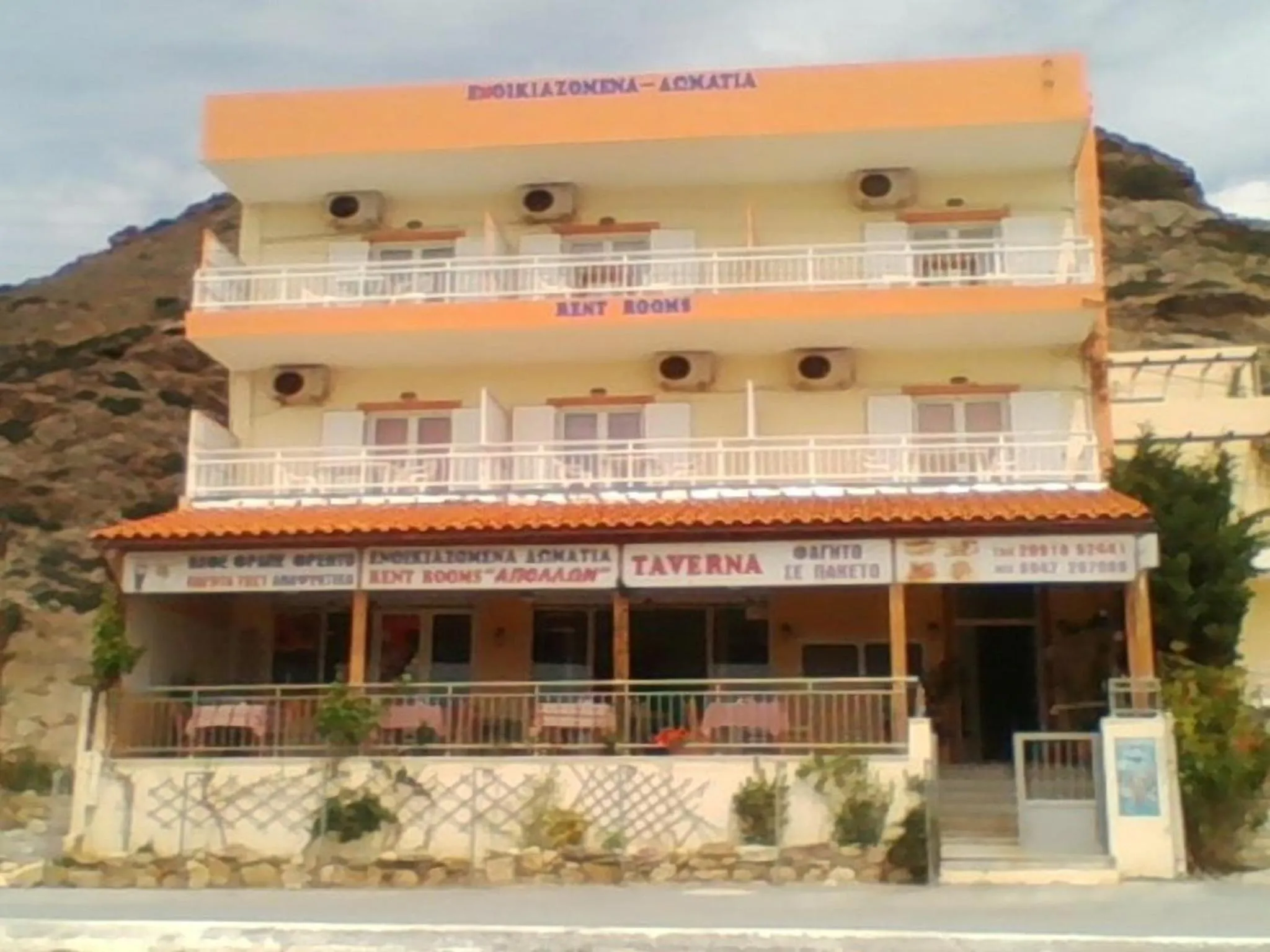 Facade/entrance in Apollon
