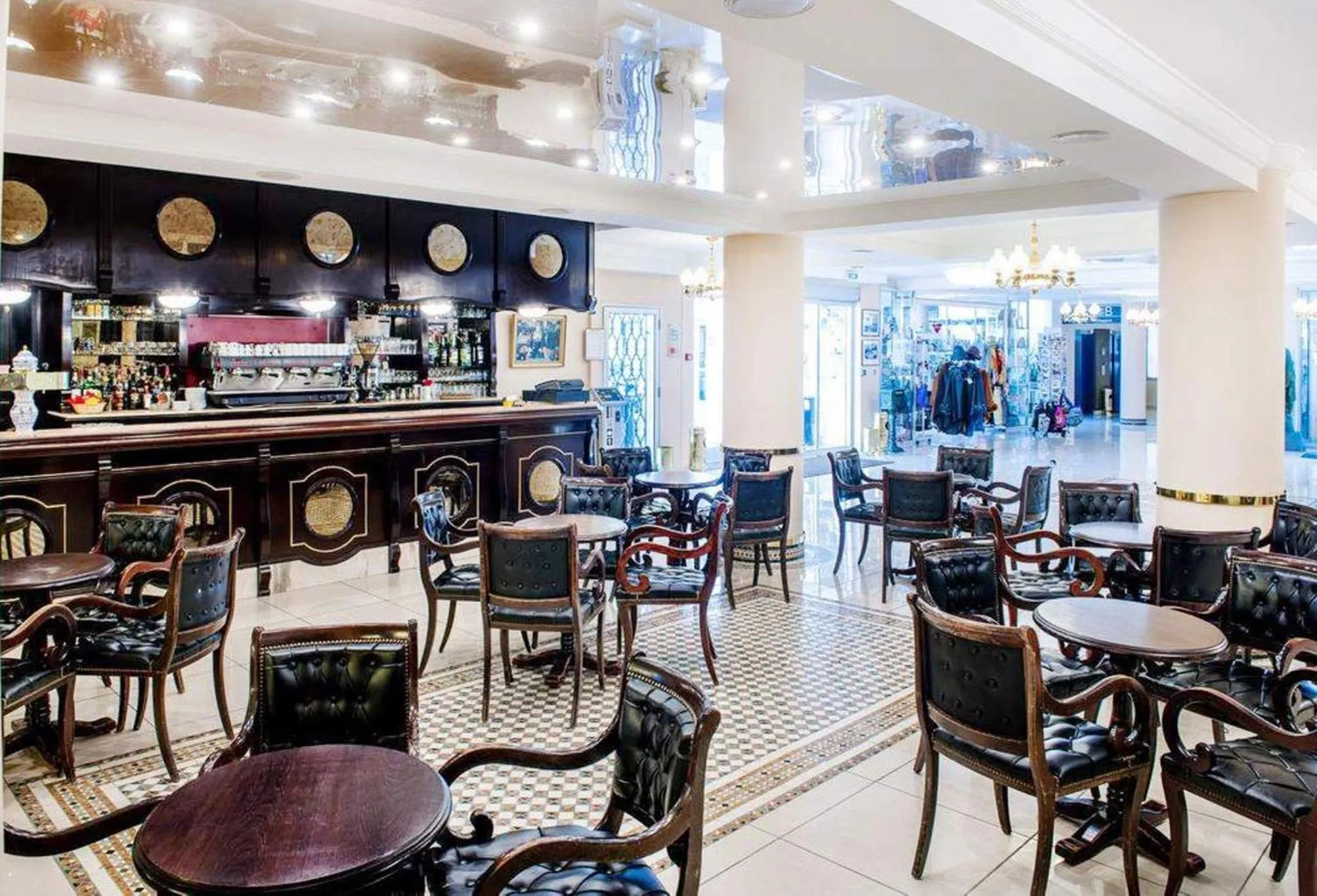 Lounge or bar in Hôtel Christ Roi