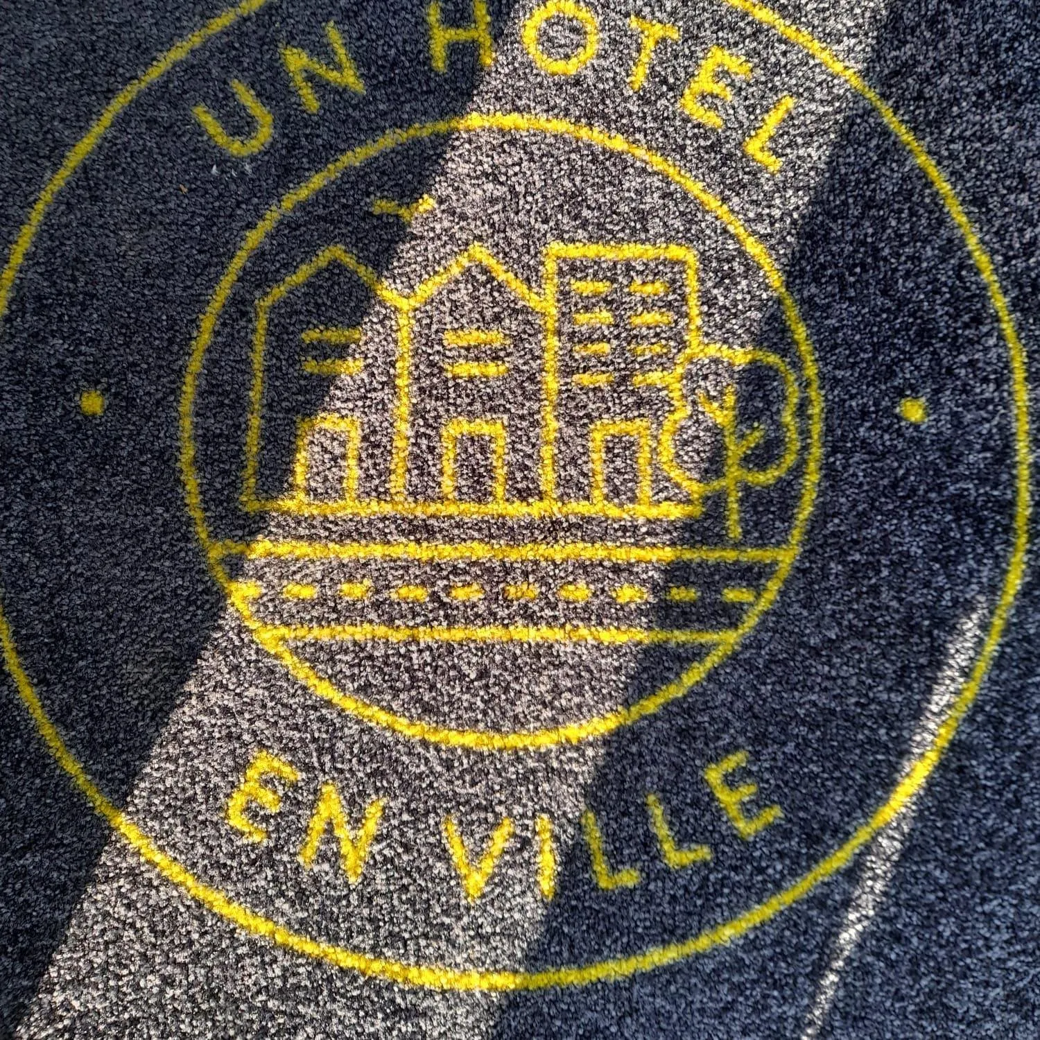 Un Hôtel En Ville