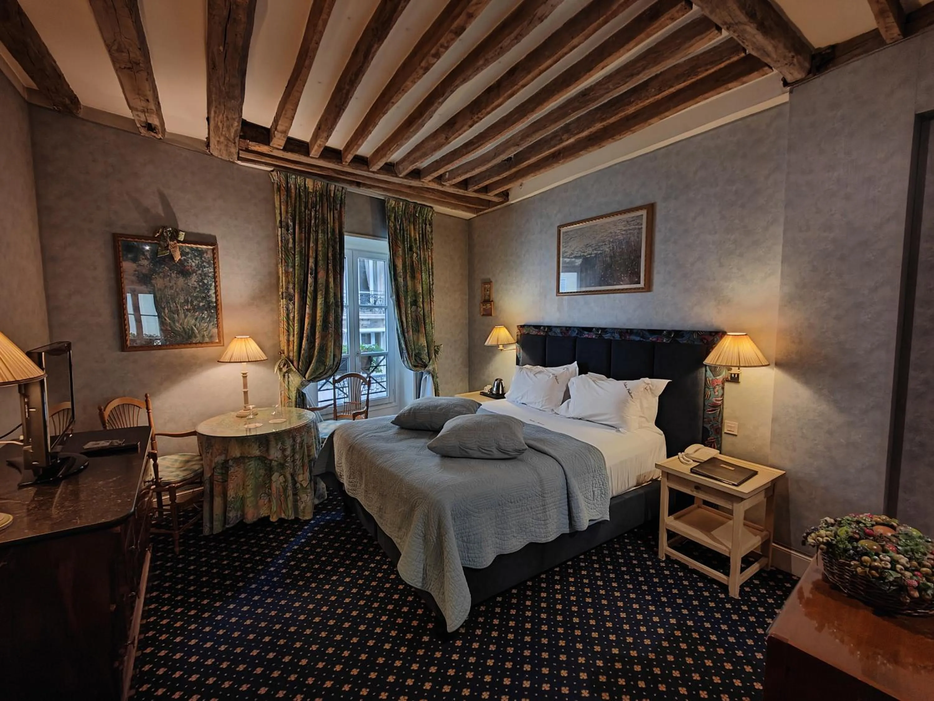 Bed in Le Relais Médicis