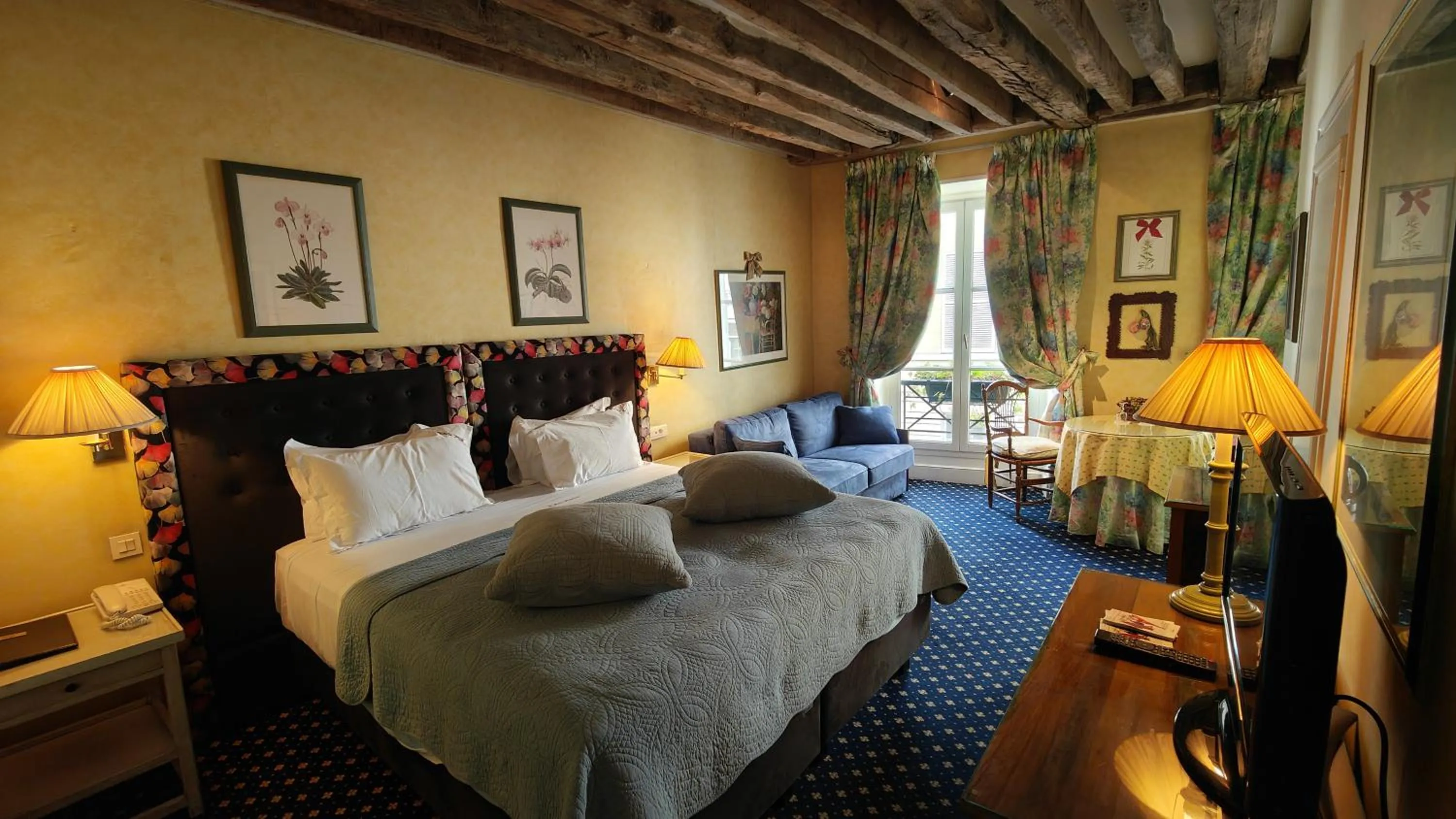 Bed in Le Relais Médicis