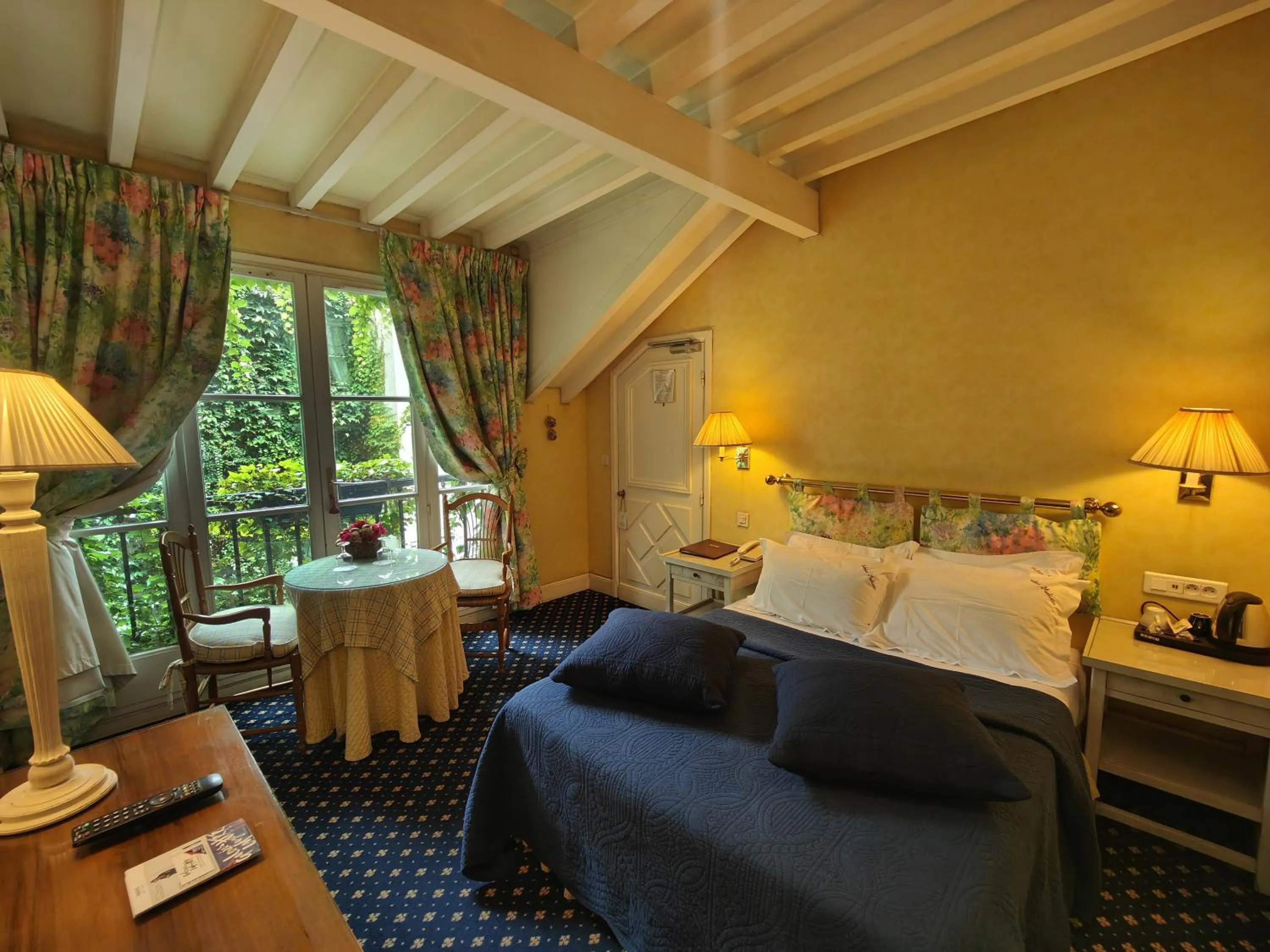 Bed in Le Relais Médicis