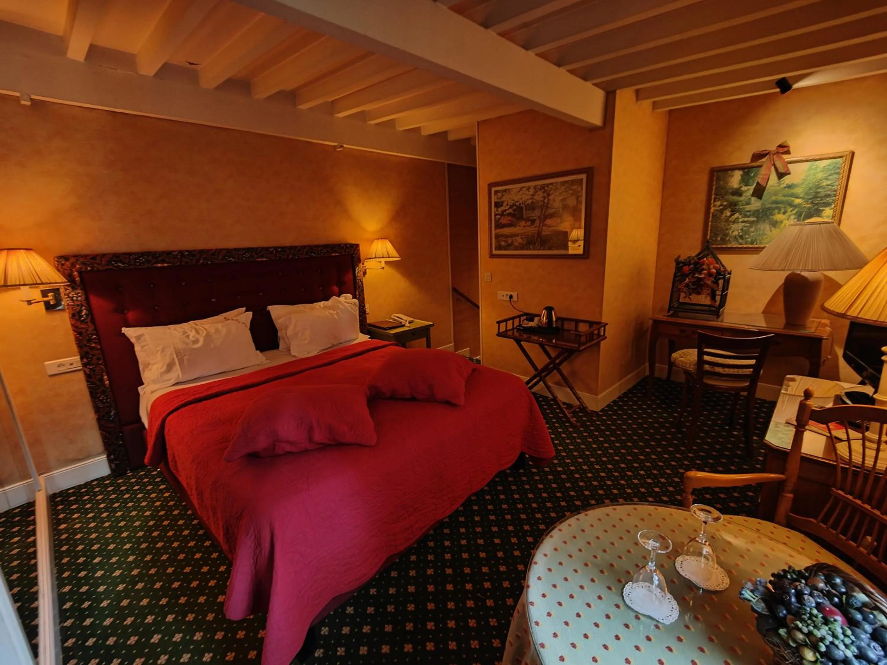 Bed in Le Relais Médicis