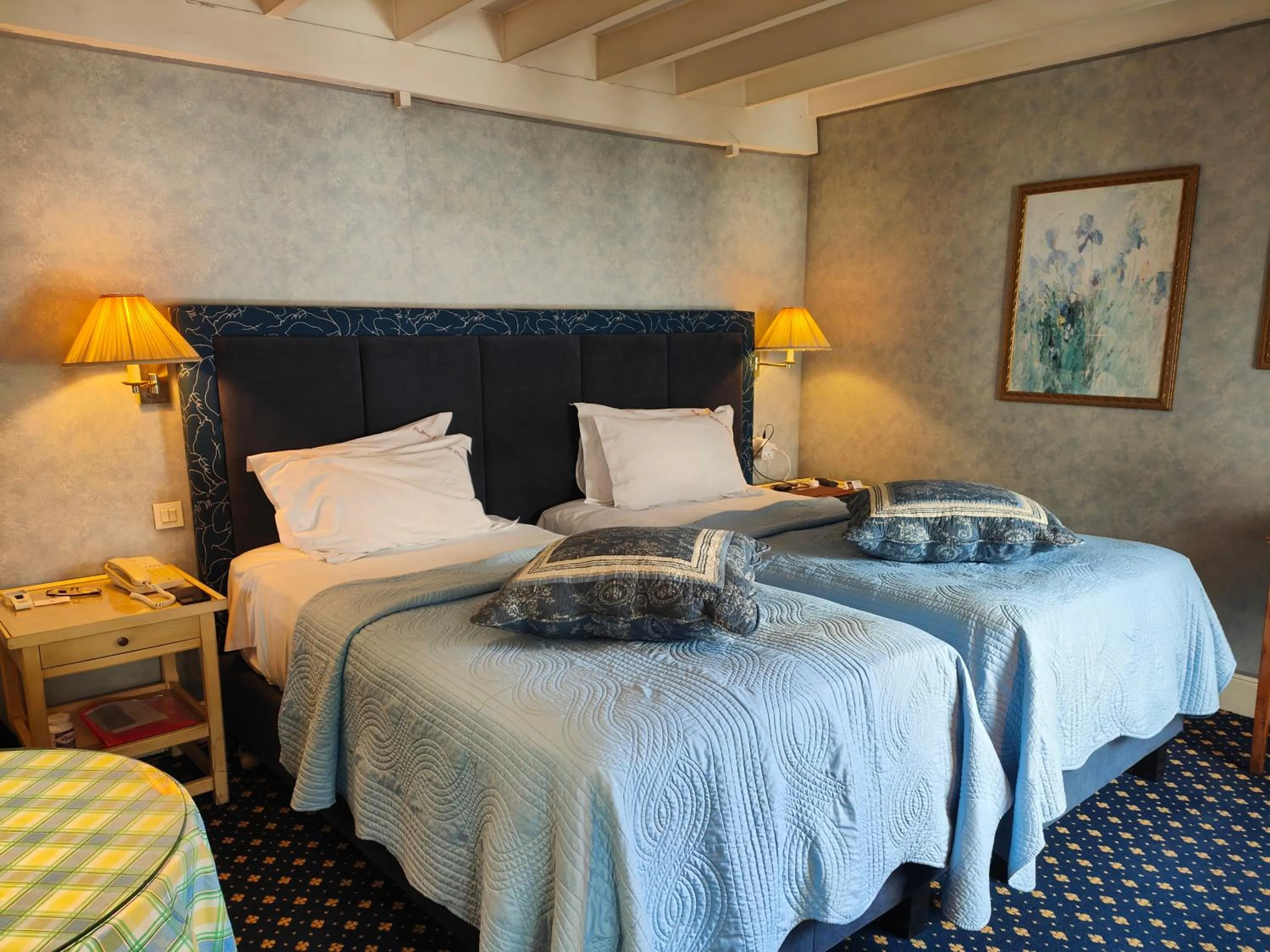 Photo of the whole room, Bed in Le Relais Médicis