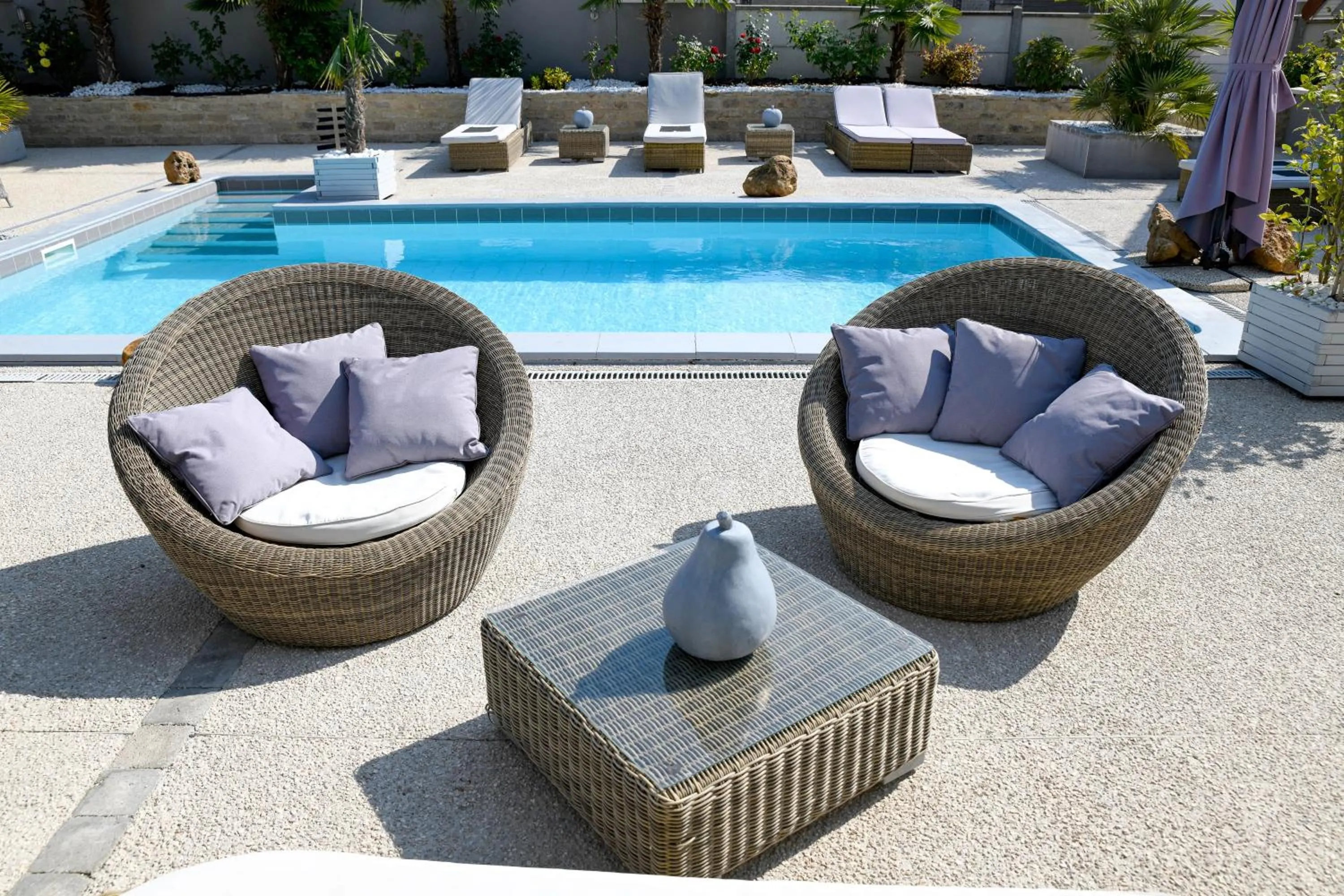 Swimming pool in Villa de la Croix - Maison d'hôtes à 4 minutes de l'A26 avec parking