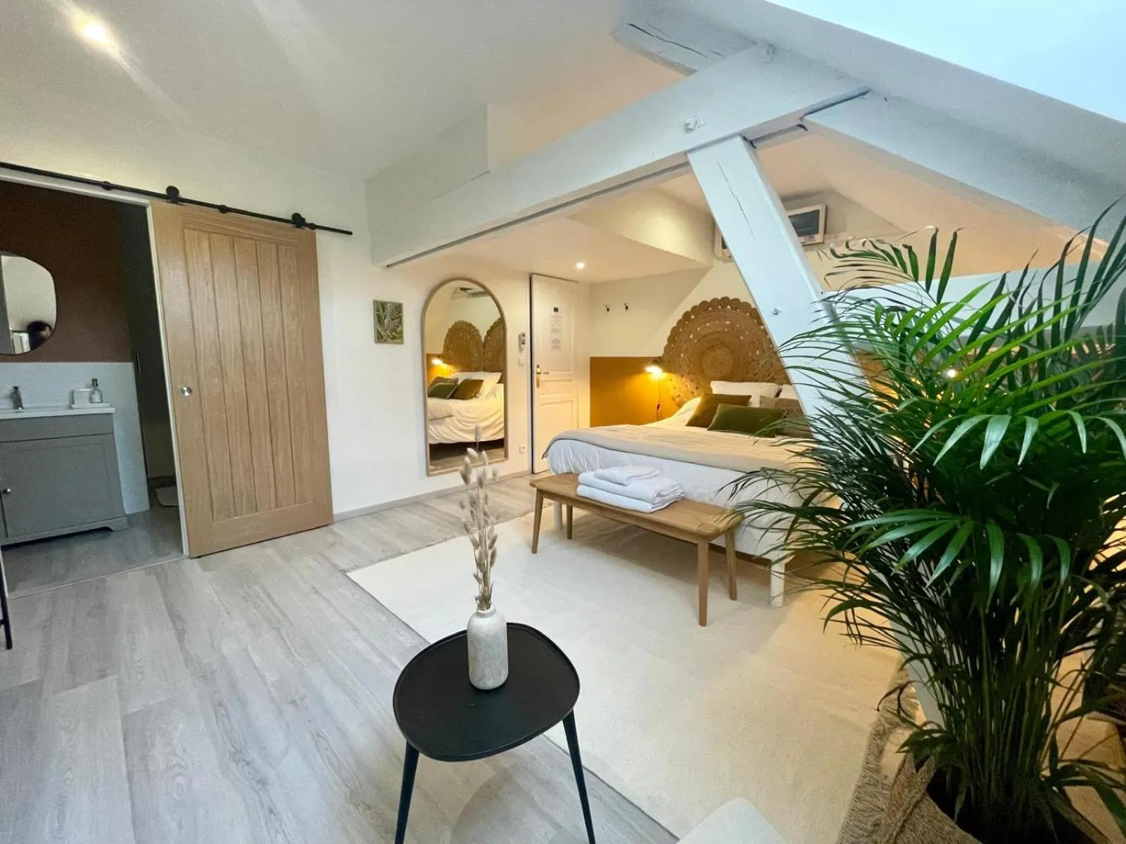 Photo of the whole room, Bed in Villa de la Croix - Maison d'hôtes à 4 minutes de l'A26 avec parking