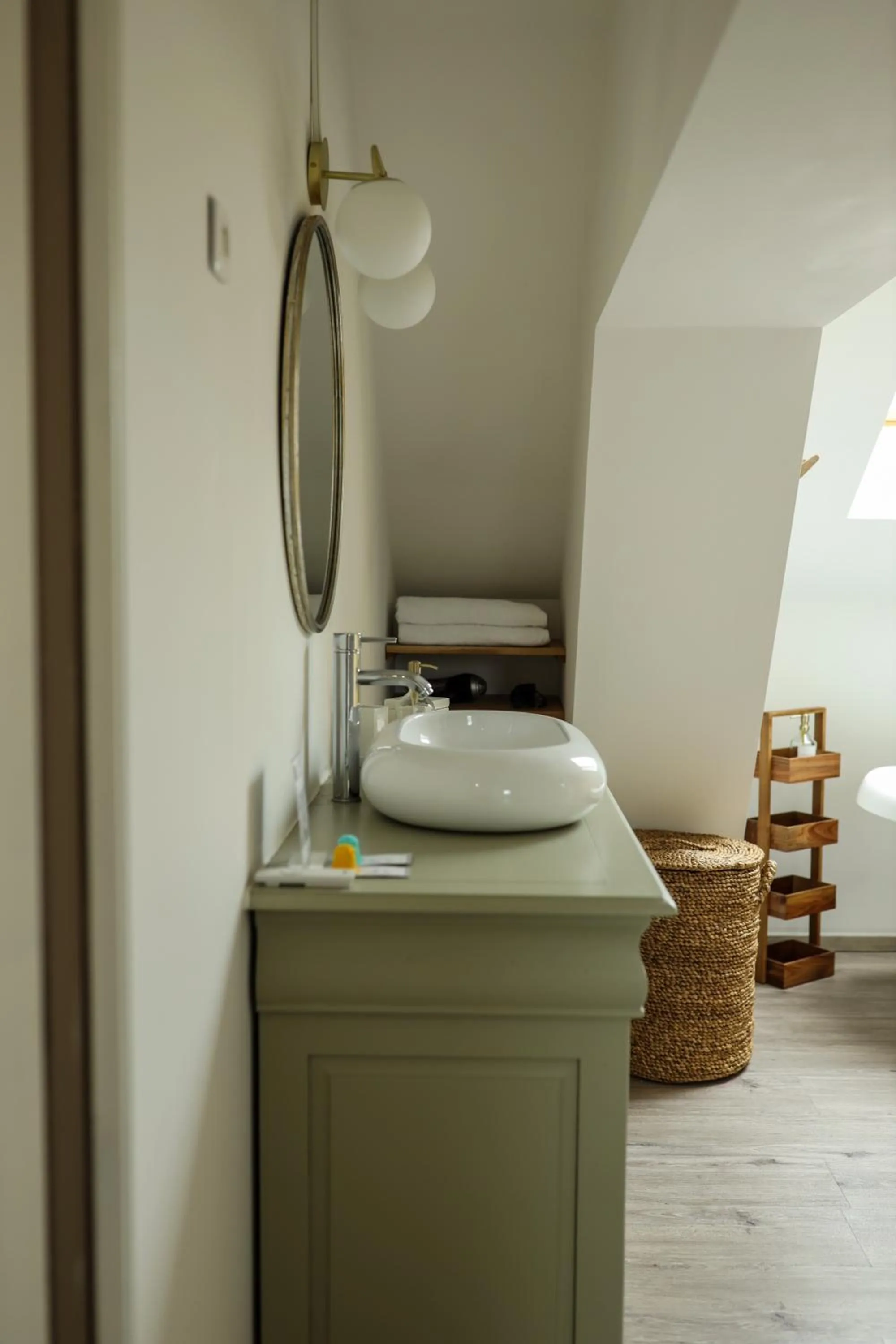 Bathroom in Villa de la Croix - Maison d'hôtes à 4 minutes de l'A26 avec parking