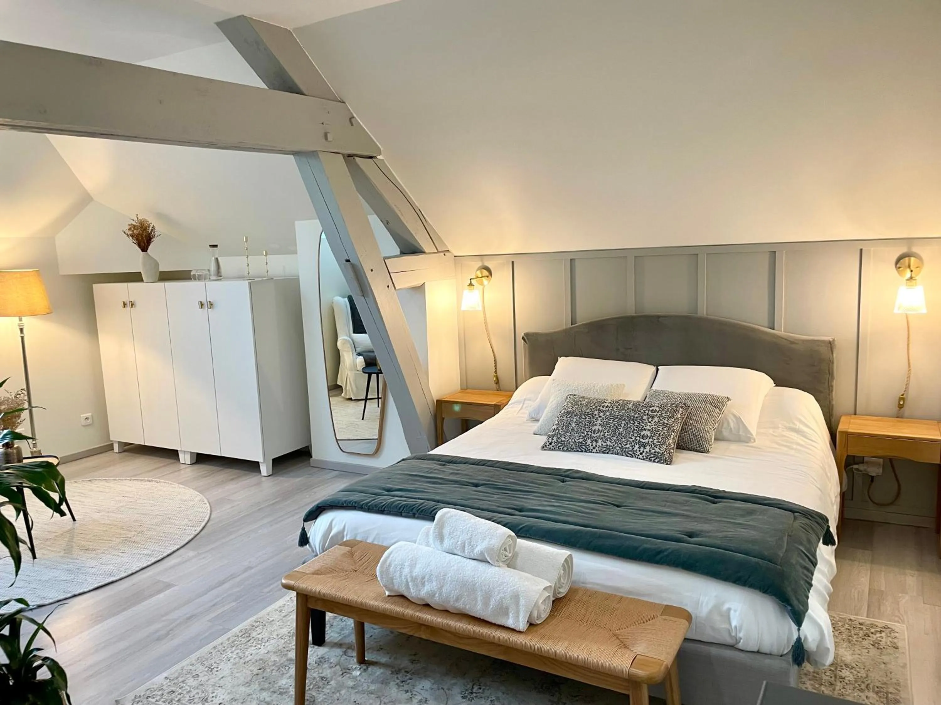 Bedroom, Bed in Villa de la Croix - Maison d'hôtes à 4 minutes de l'A26 avec parking