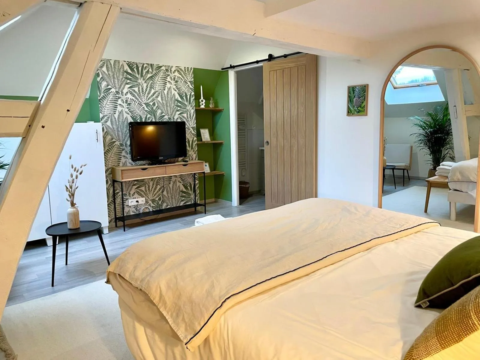 Photo of the whole room, Bed in Villa de la Croix - Maison d'hôtes à 4 minutes de l'A26 avec parking