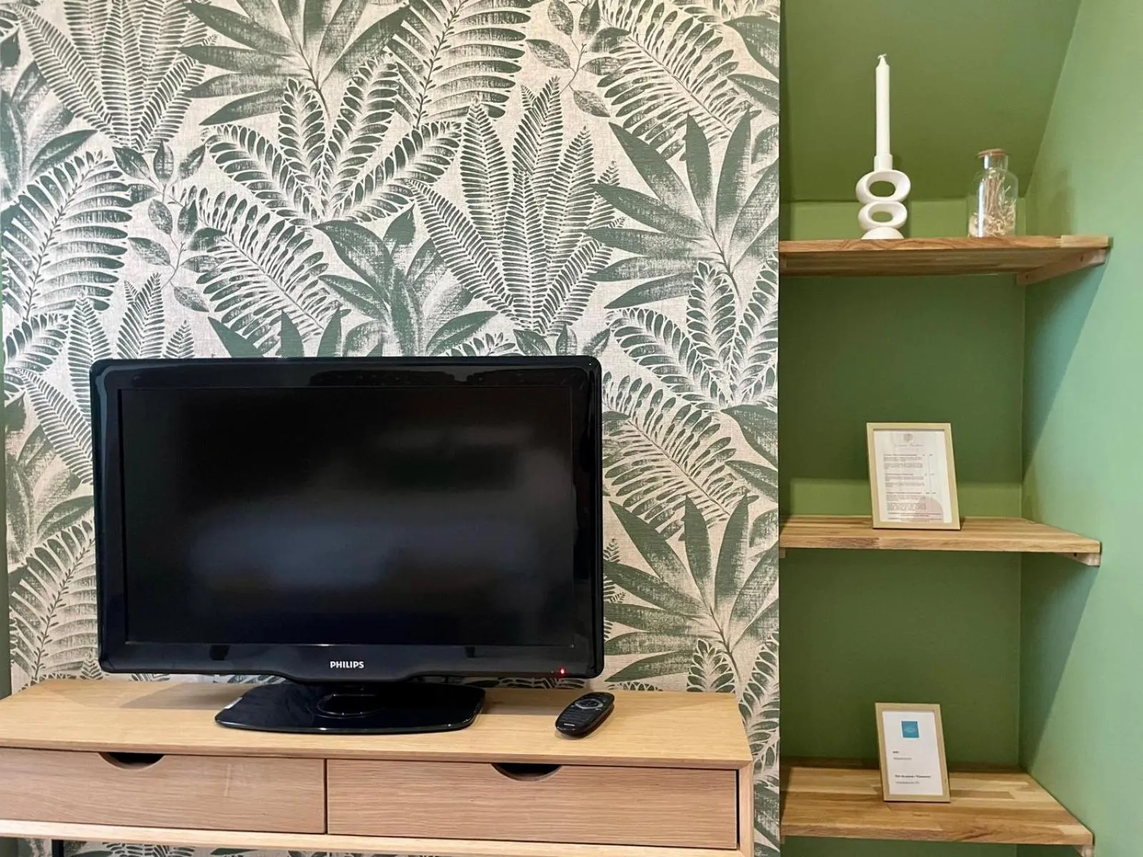 TV and multimedia in Villa de la Croix - Maison d'hôtes à 4 minutes de l'A26 avec parking