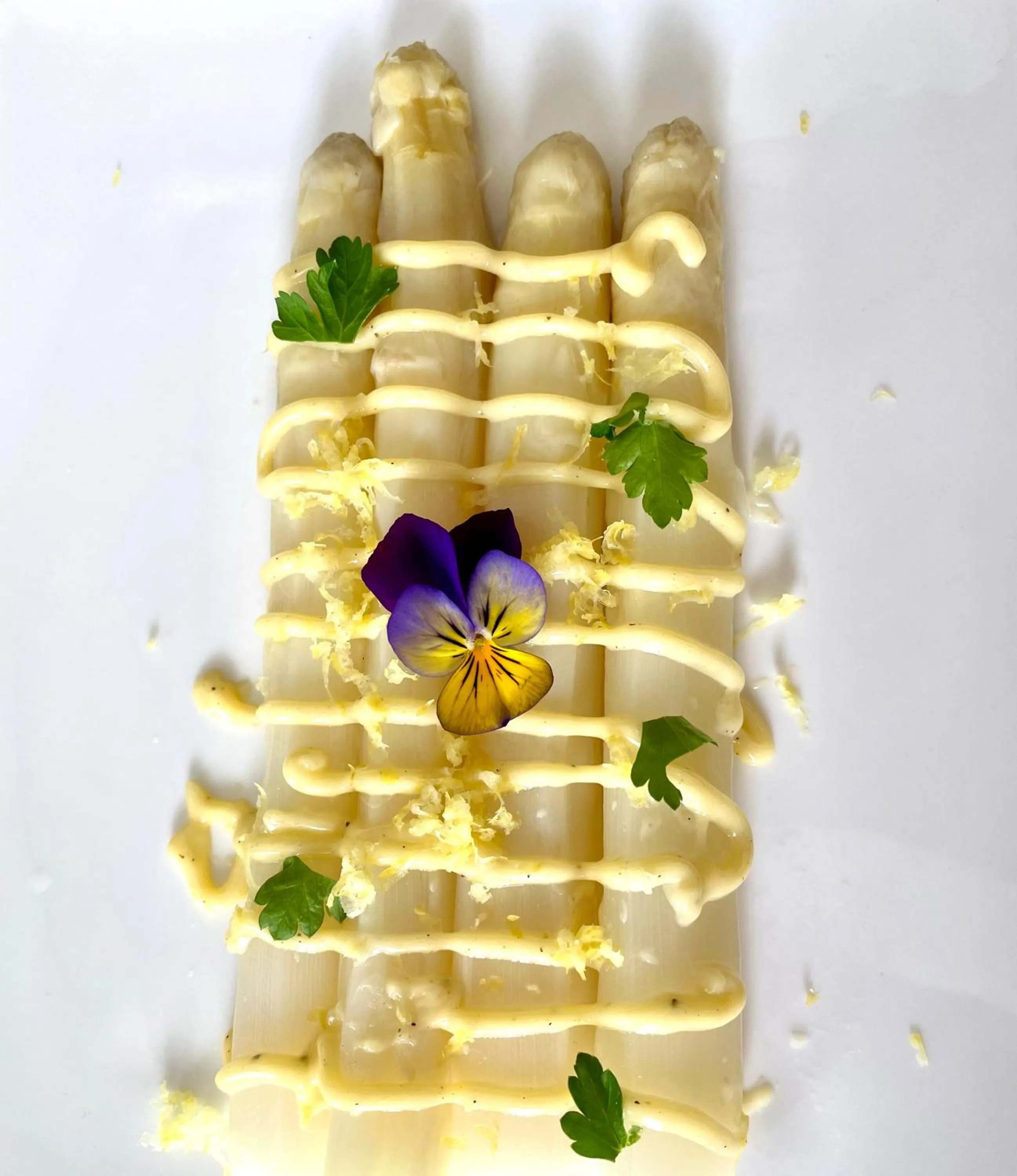 Restaurant/places to eat in Villa de la Croix - Maison d'hôtes à 4 minutes de l'A26 avec parking