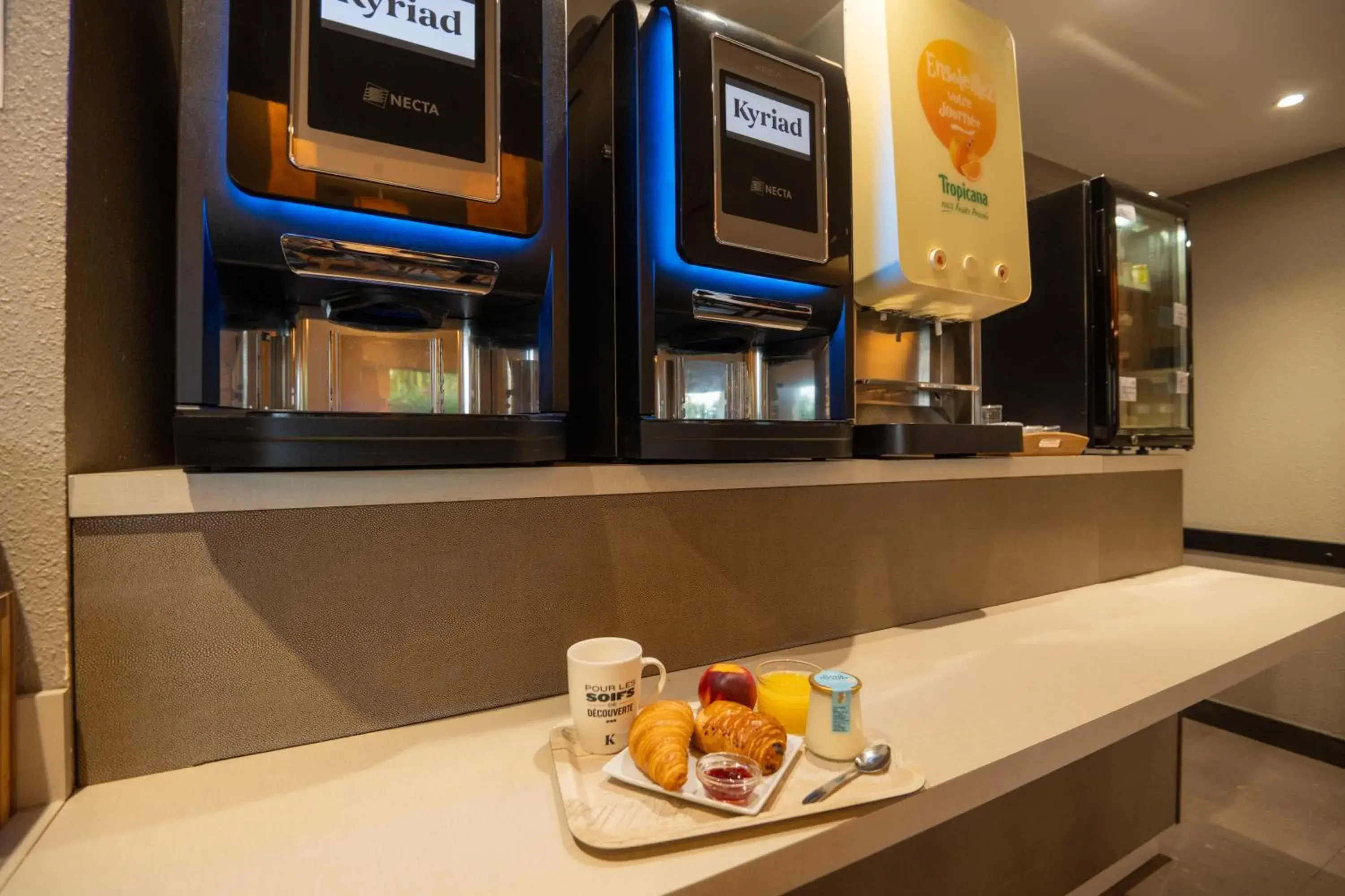 Buffet breakfast in KYRIAD BORDEAUX SUD - Villenave d'Ornon Buffet breakfast in KYRIAD BORDEAUX SUD - Villenave d'Ornon