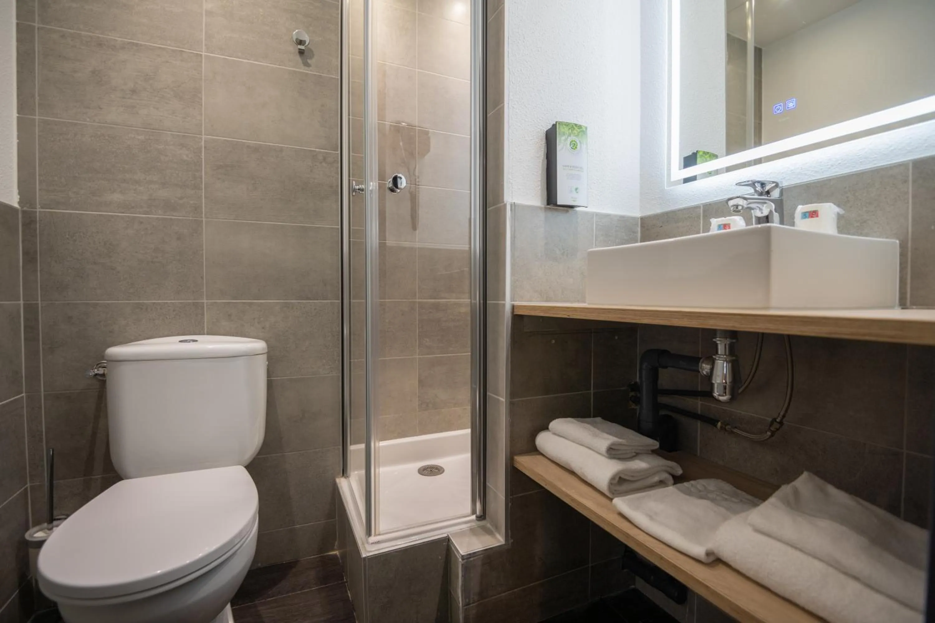 Shower in KYRIAD BORDEAUX SUD - Villenave d'Ornon