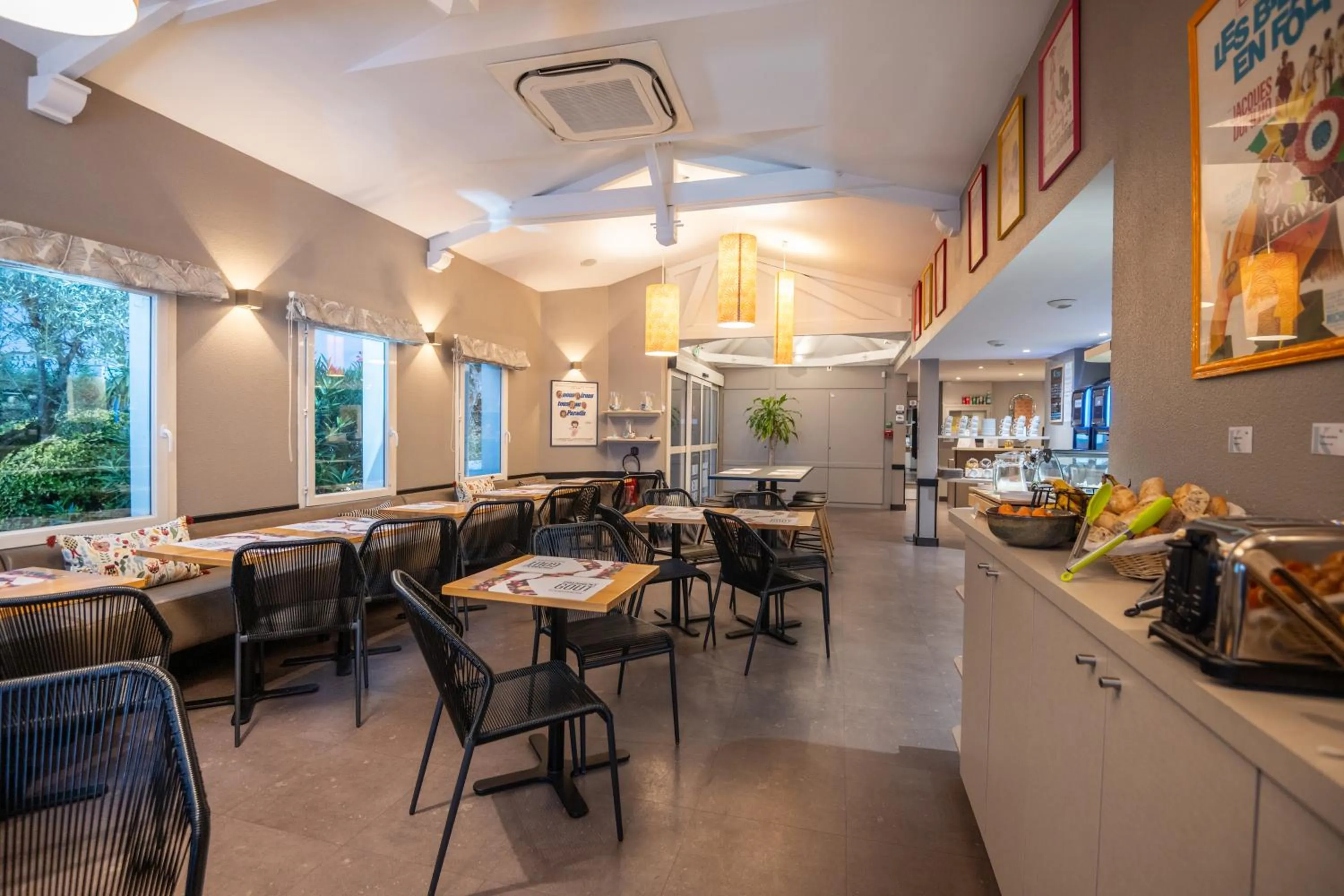 Buffet breakfast in KYRIAD BORDEAUX SUD - Villenave d'Ornon