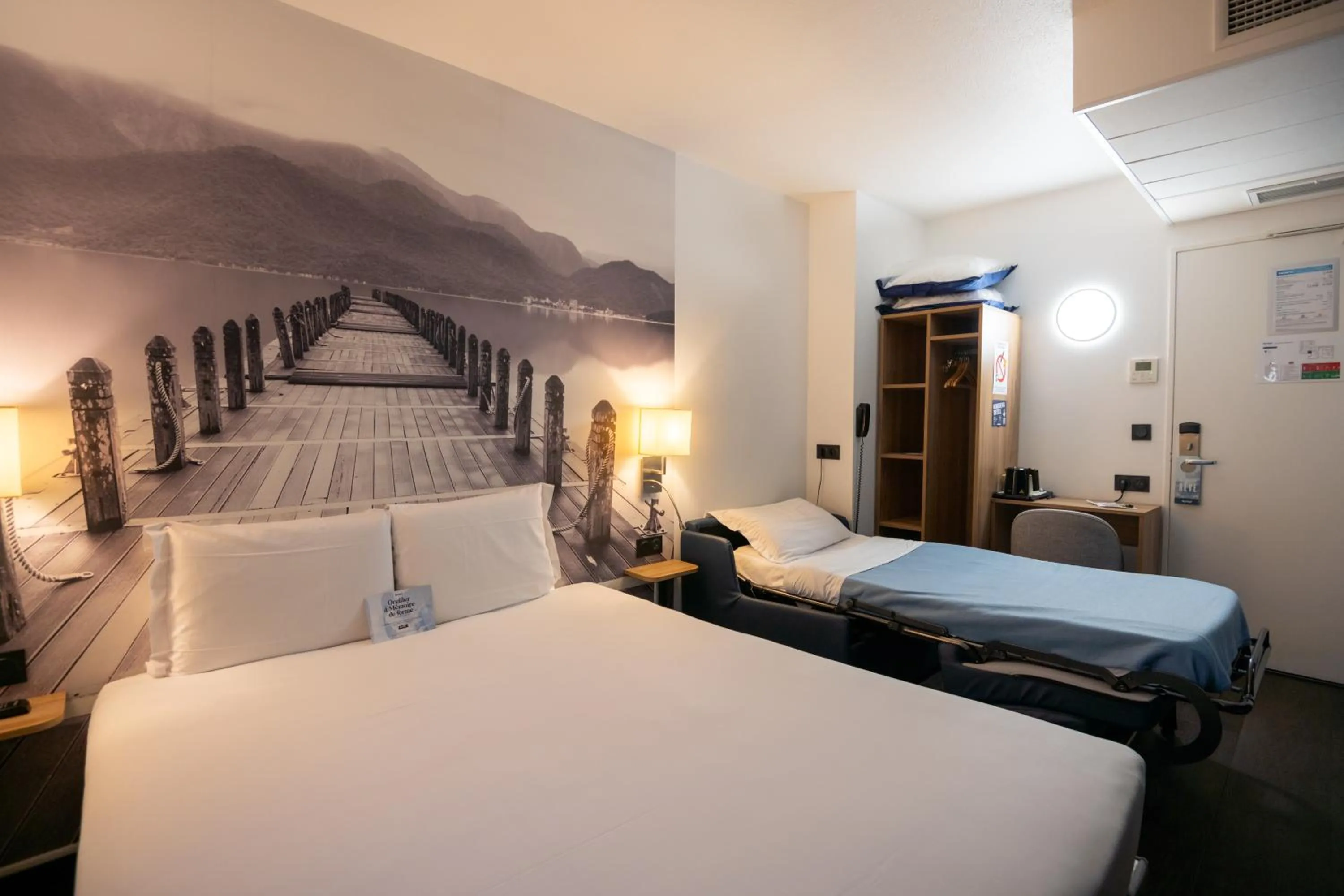 Photo of the whole room, Bed in KYRIAD BORDEAUX SUD - Villenave d'Ornon