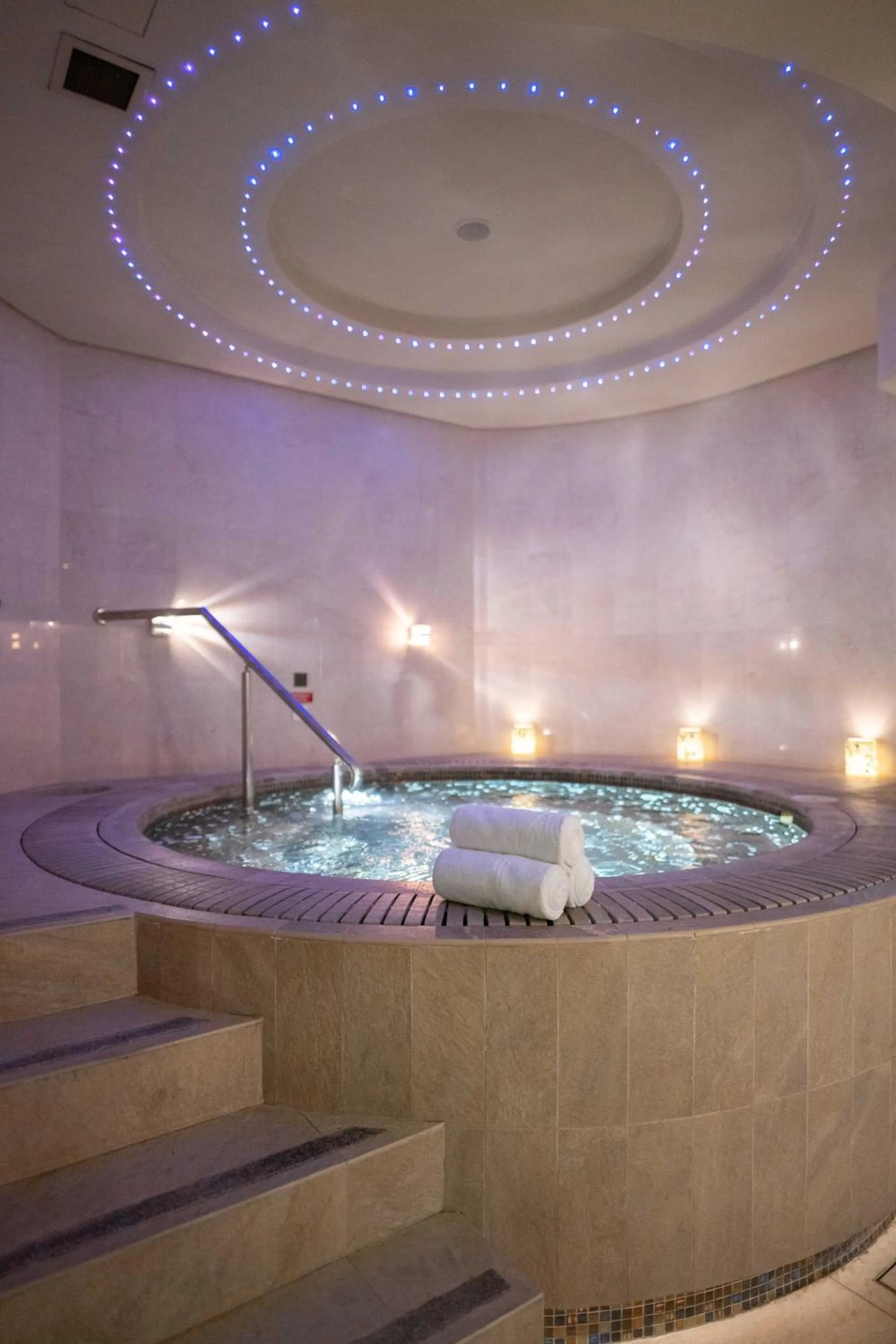 Hot Tub in Grand Hyatt Amman Residences