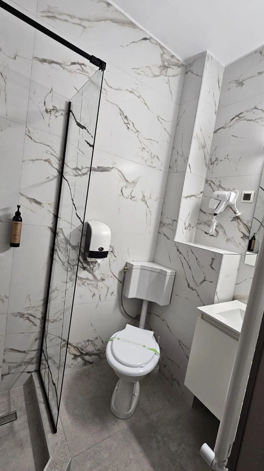 Bathroom in Hotel Sir Lujerului