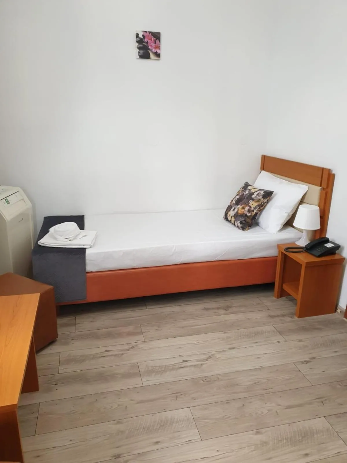 Photo of the whole room, Bed in Hotel Sir Lujerului