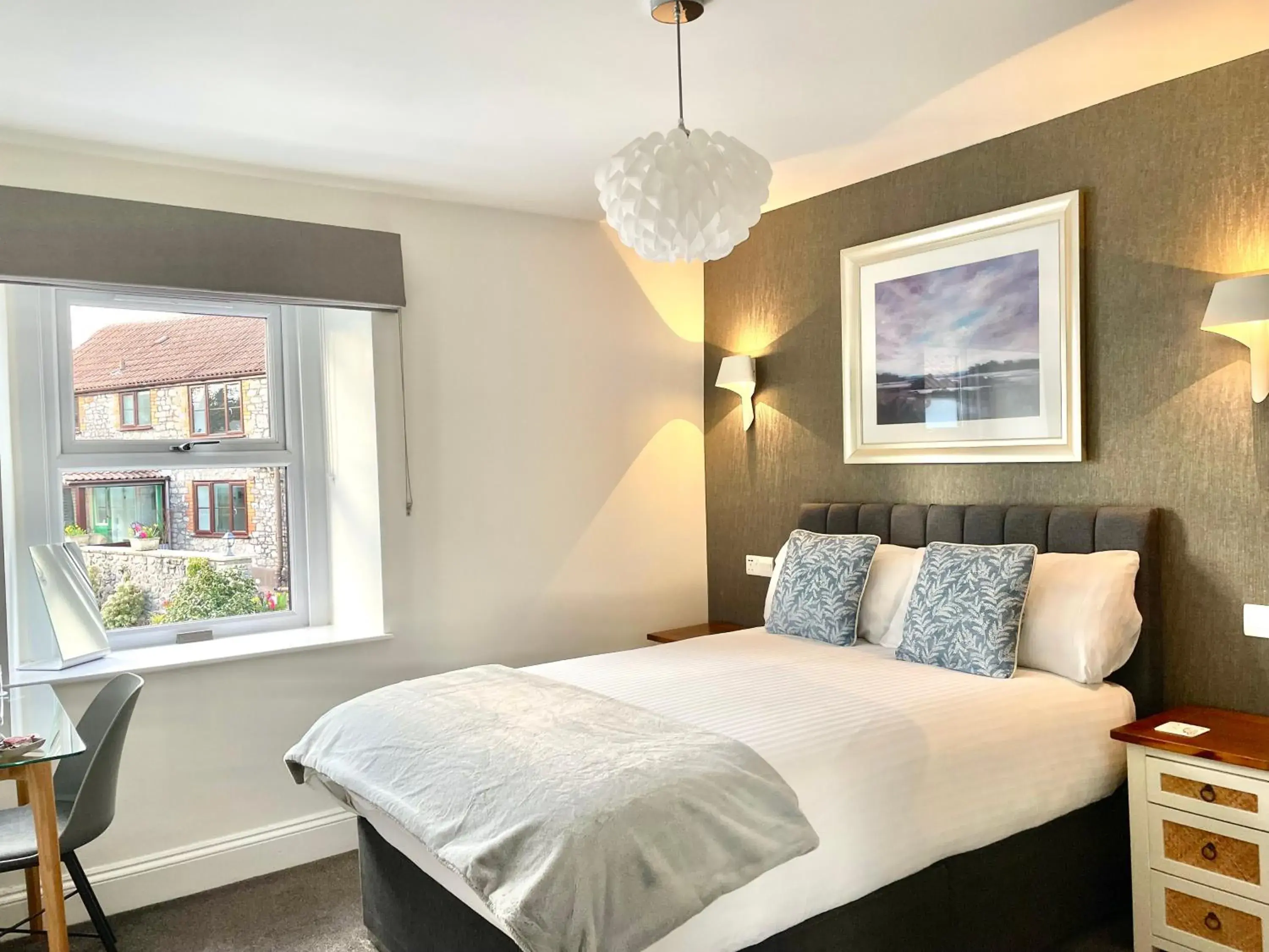 Deluxe Double Room with Shower - single occupancy in Gordons Deluxe Double Room with Shower - single occupancy in Gordons