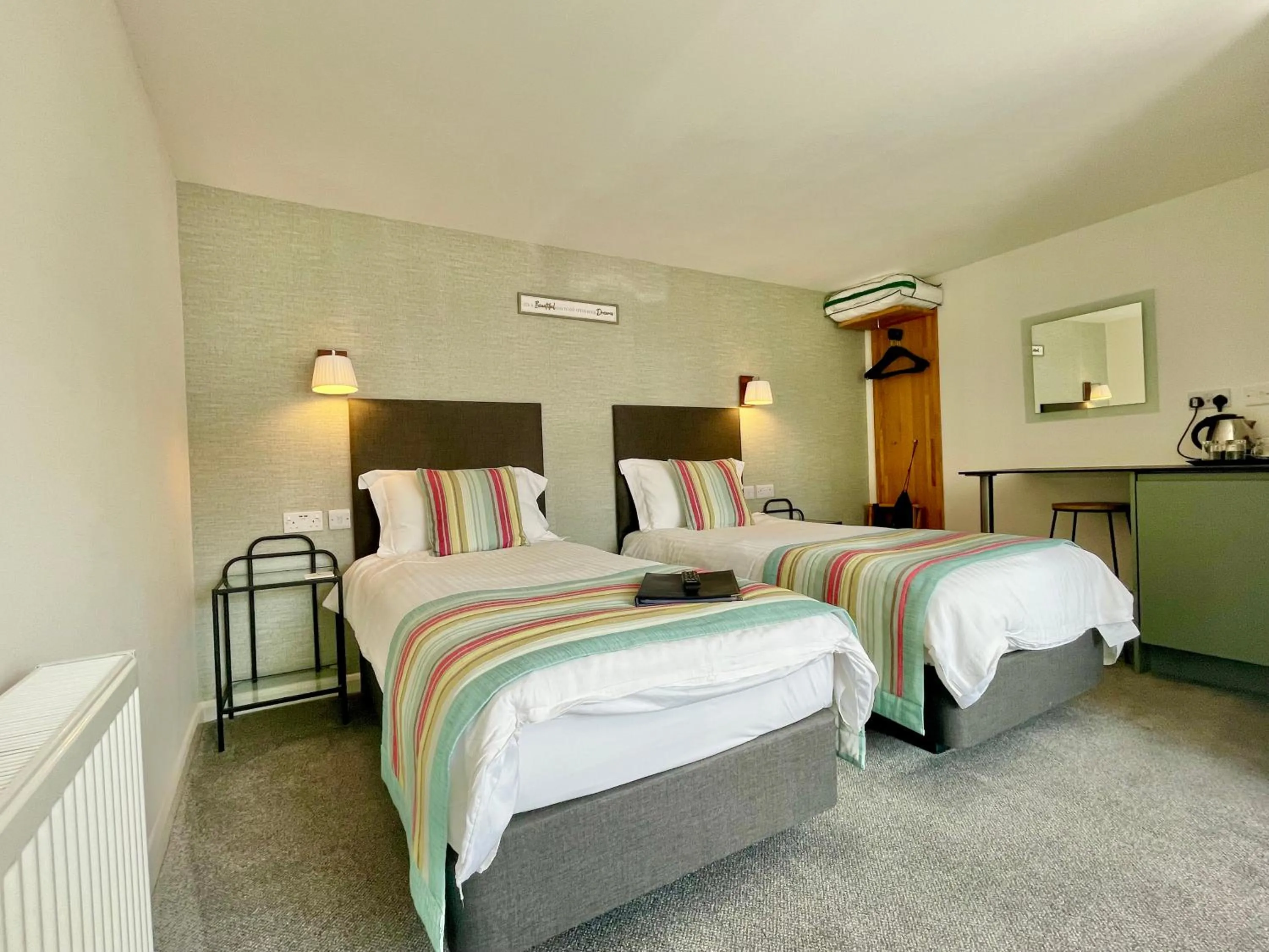 Standard Twin Room in Gordons