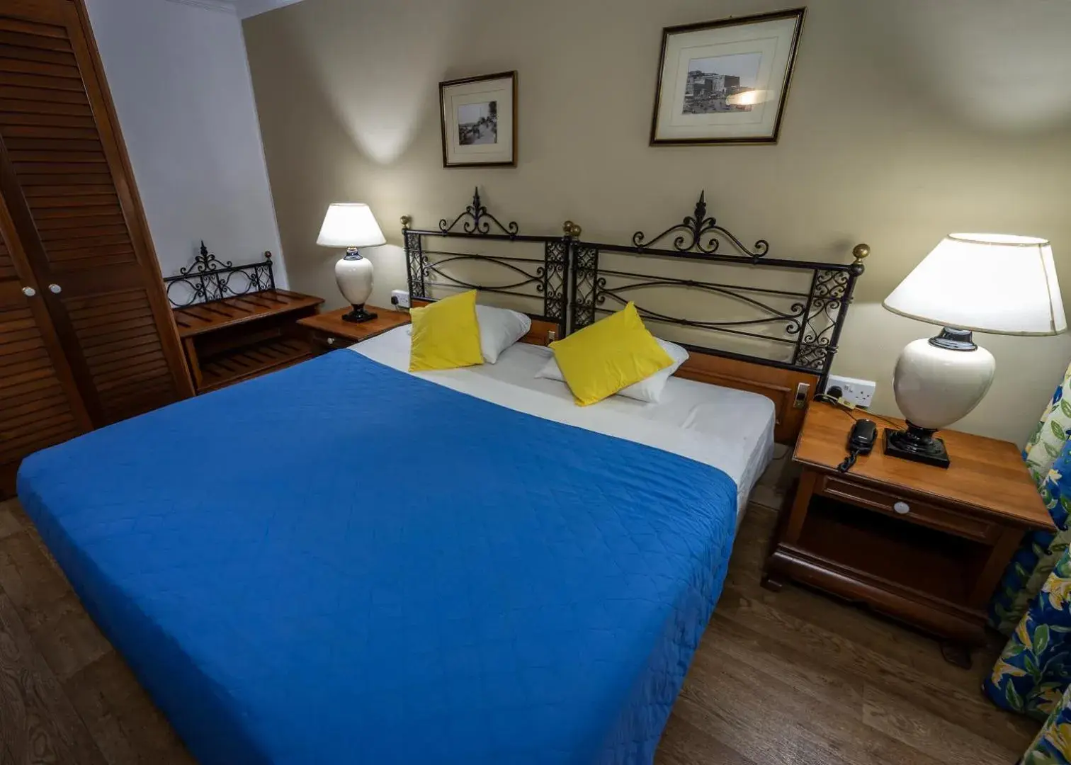 Bed in Topaz Hotel Bed in Topaz Hotel