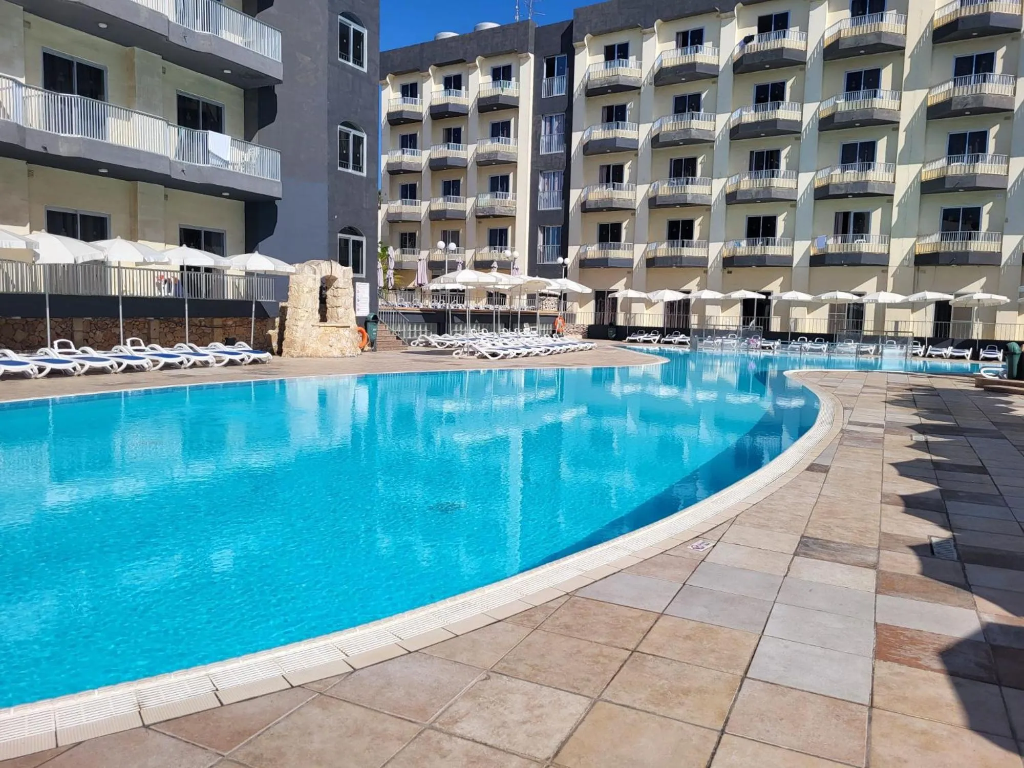 Swimming pool in Topaz Hotel