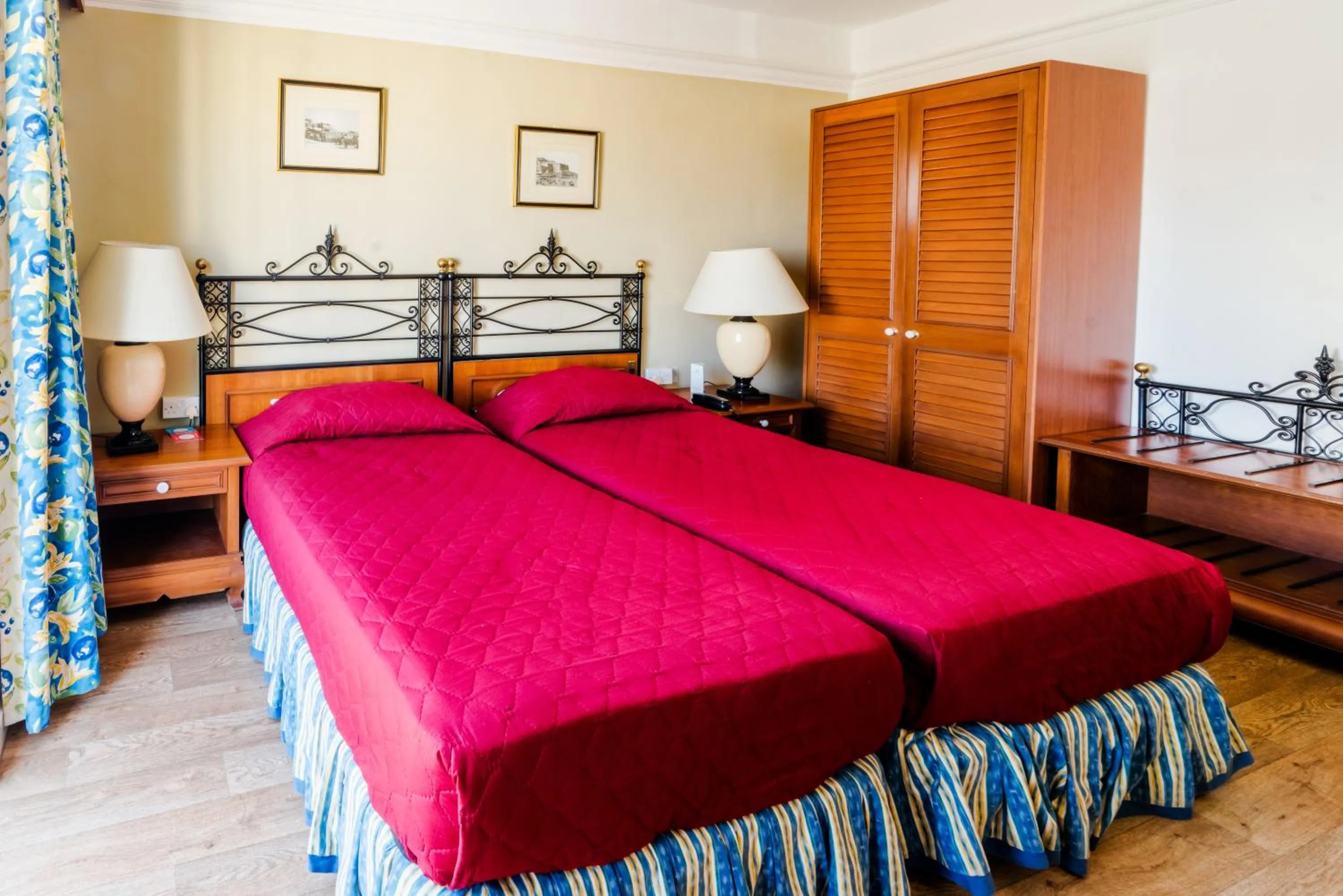 Photo of the whole room, Bed in Topaz Hotel