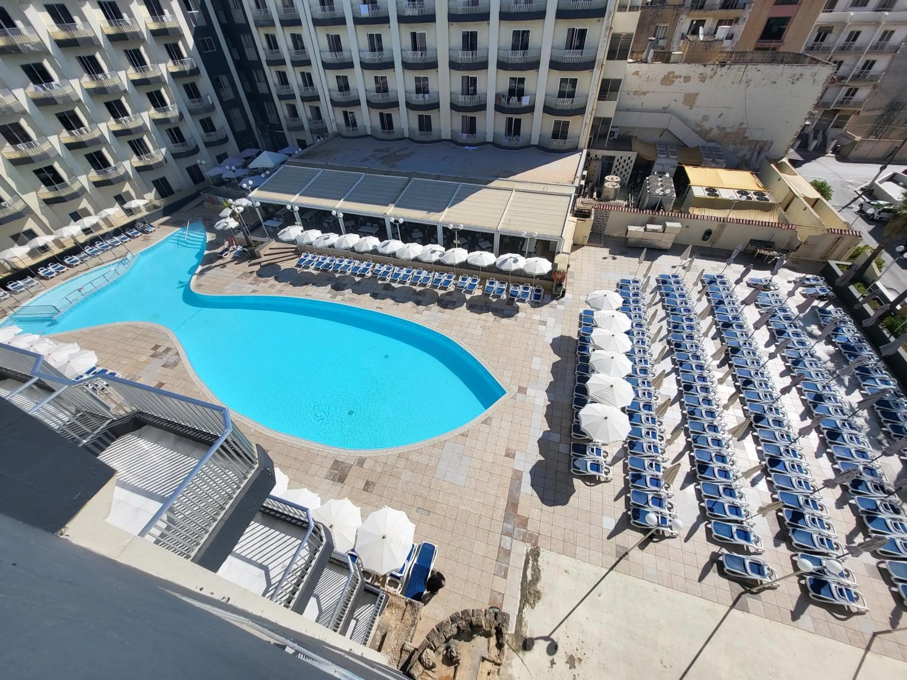 Swimming pool in Topaz Hotel