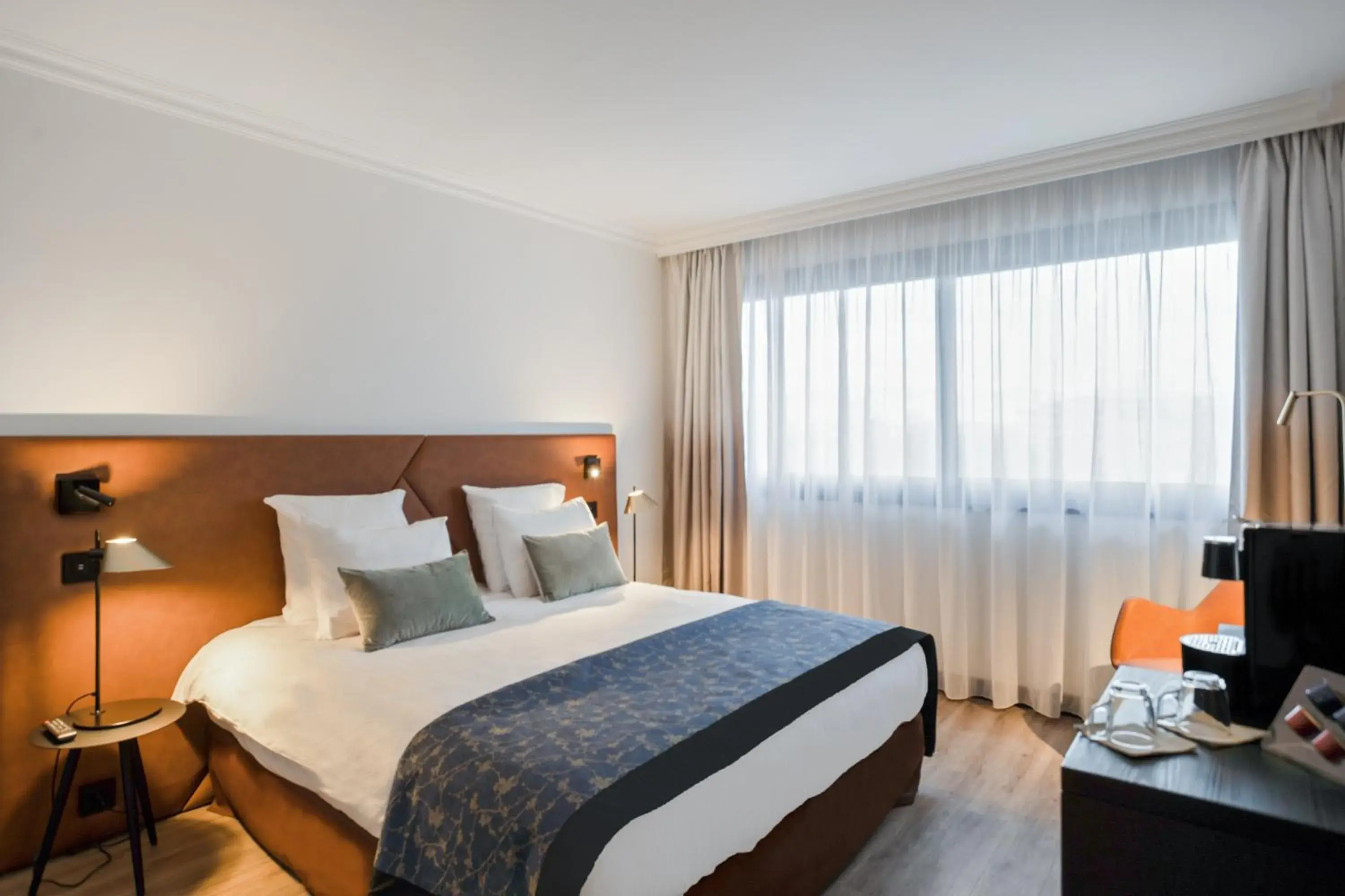 Property building, Bed in Appart'City Collection Genève Aéroport - Ferney Voltaire Property building, Bed in Appart'City Collection Genève Aéroport - Ferney Voltaire