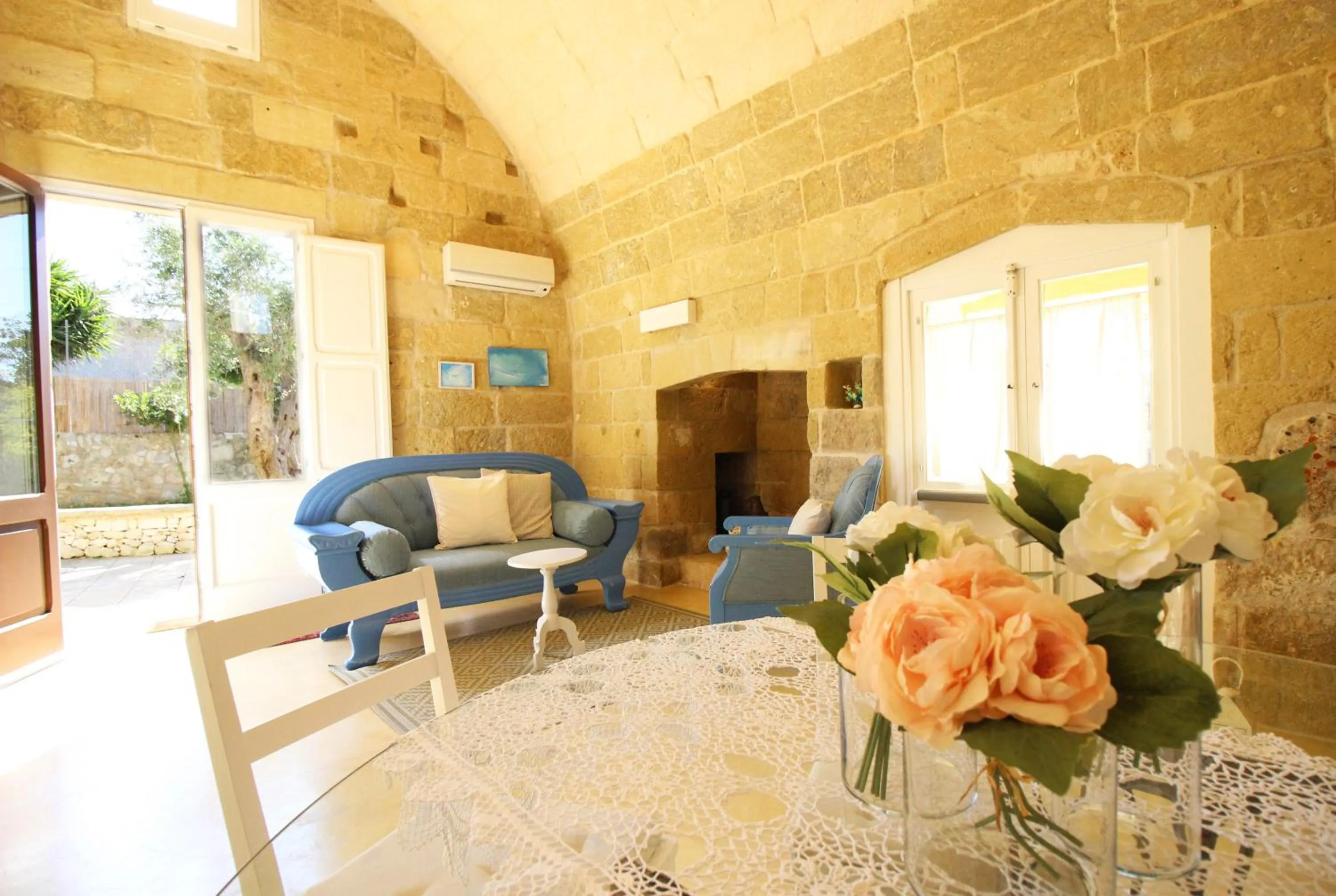 Communal lounge/ TV room in Don Agostino Relais Masseria