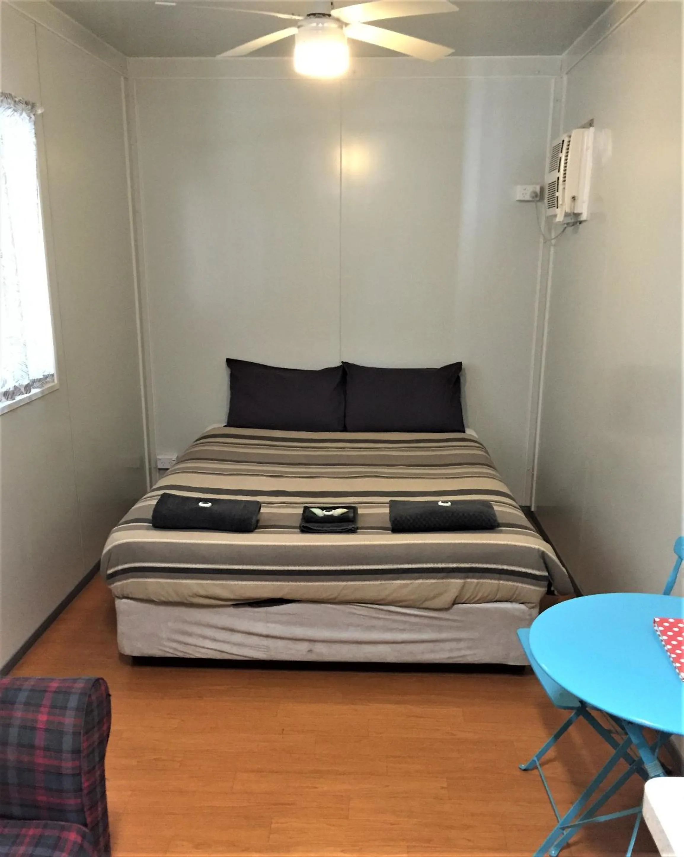 Bedroom, Bed in Junee Tourist Park